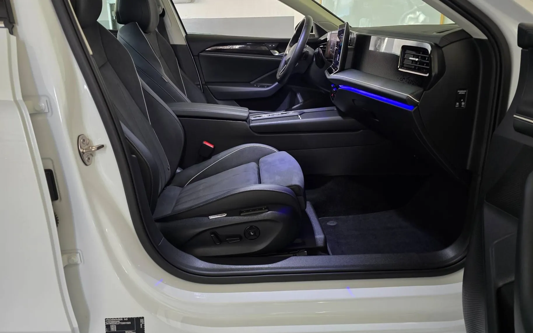 Notranja slika - Volkswagen Passat Variant - 1.5 eTSI BMT Business DSG- LED.360kam.memory.asist - 18