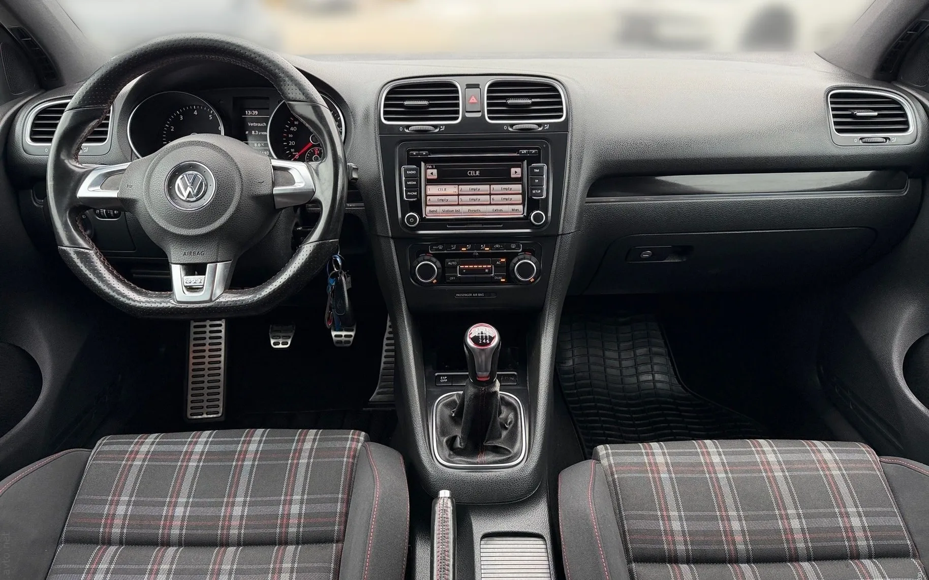 Notranja slika - Volkswagen Golf - 2.0 TSI GTI 155  210 ... - 10