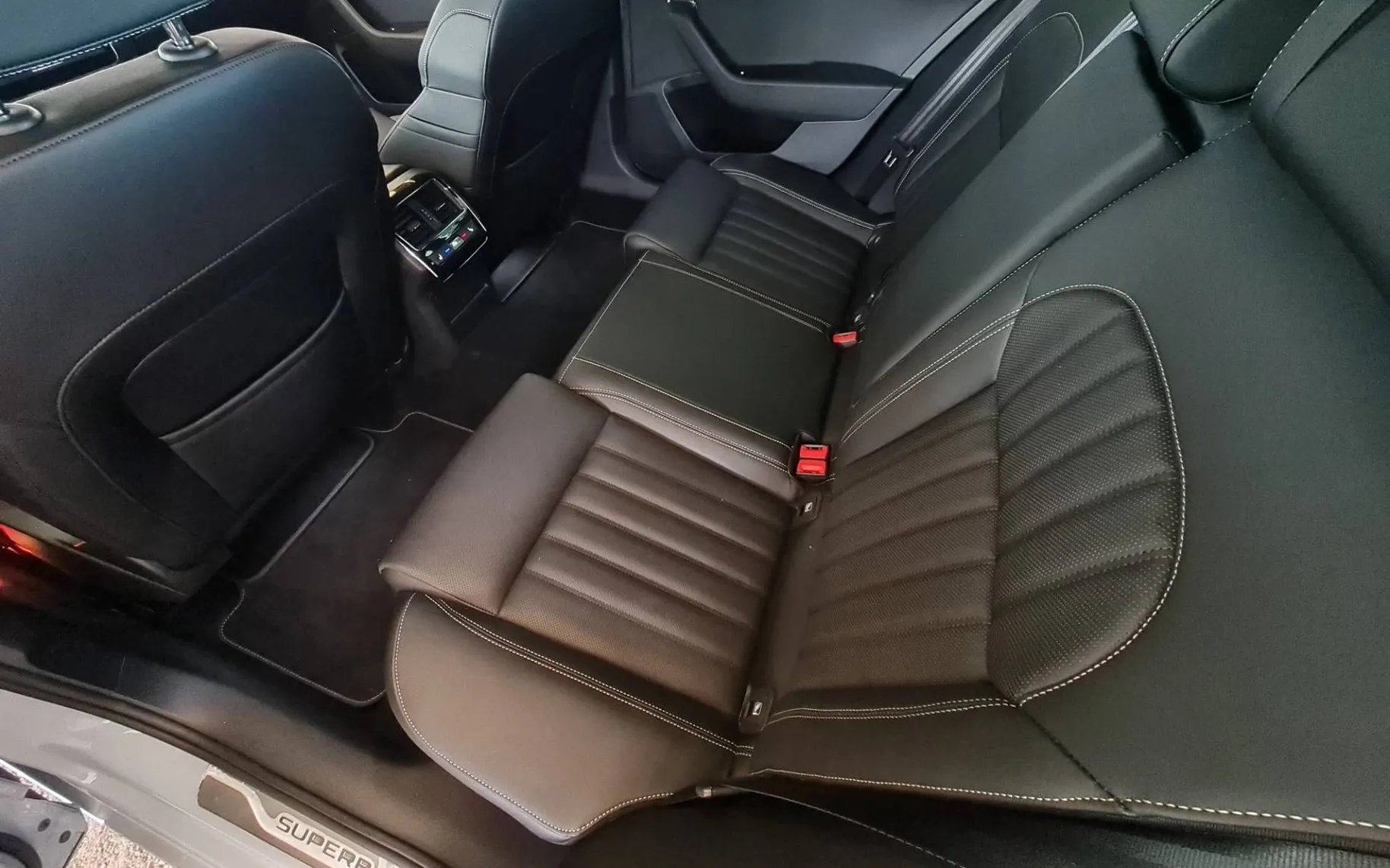 Notranja slika - Škoda Superb - Combi 2.0 TDI L K Laurin Klement•Tovarniš. jamstvo - 13