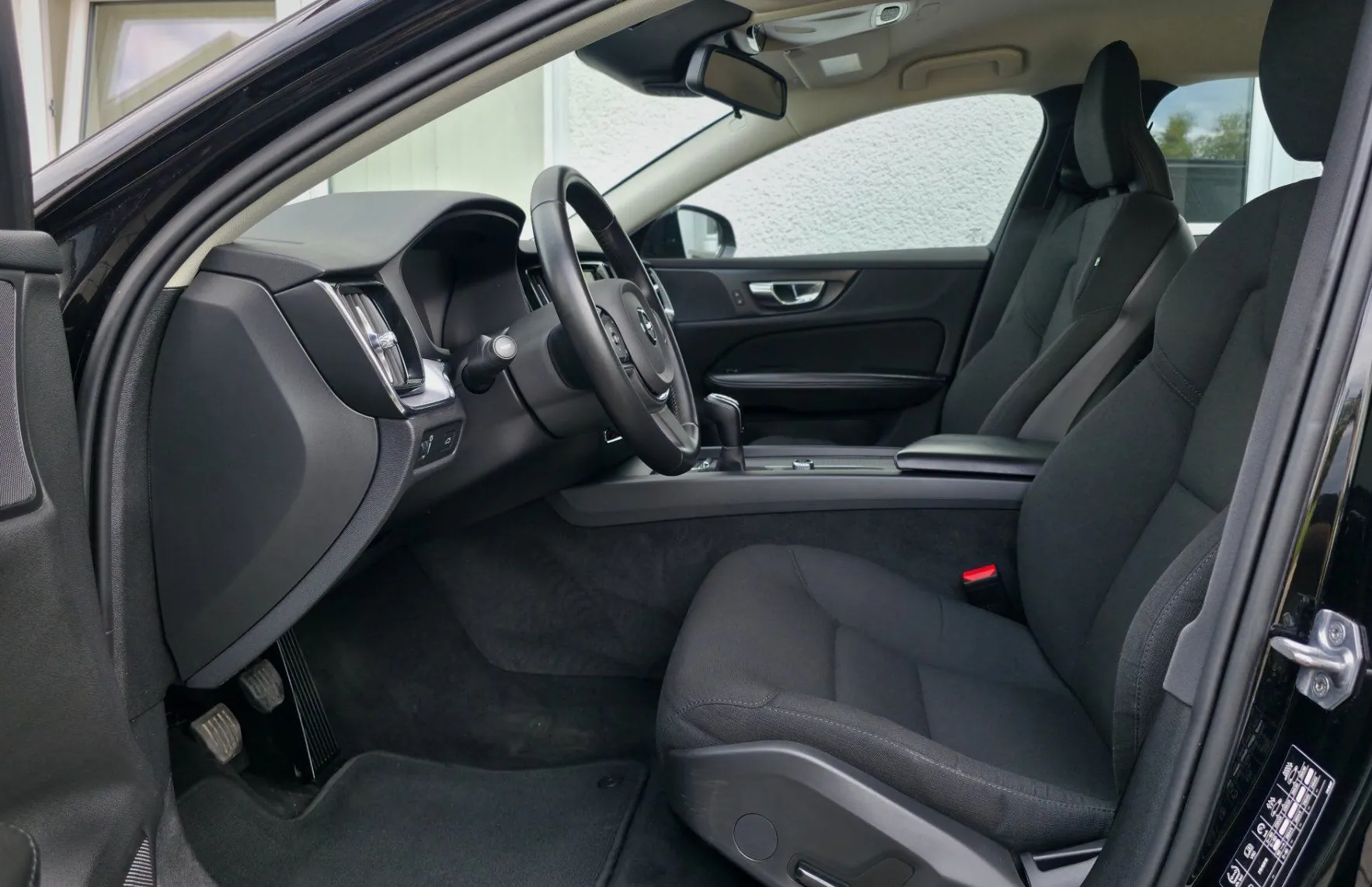 Zunanja slika - Volvo V60 - D3 Momentum FULLED•TEMP•VIRTUAL•KAMERA•2X-PDC•16C• - 6