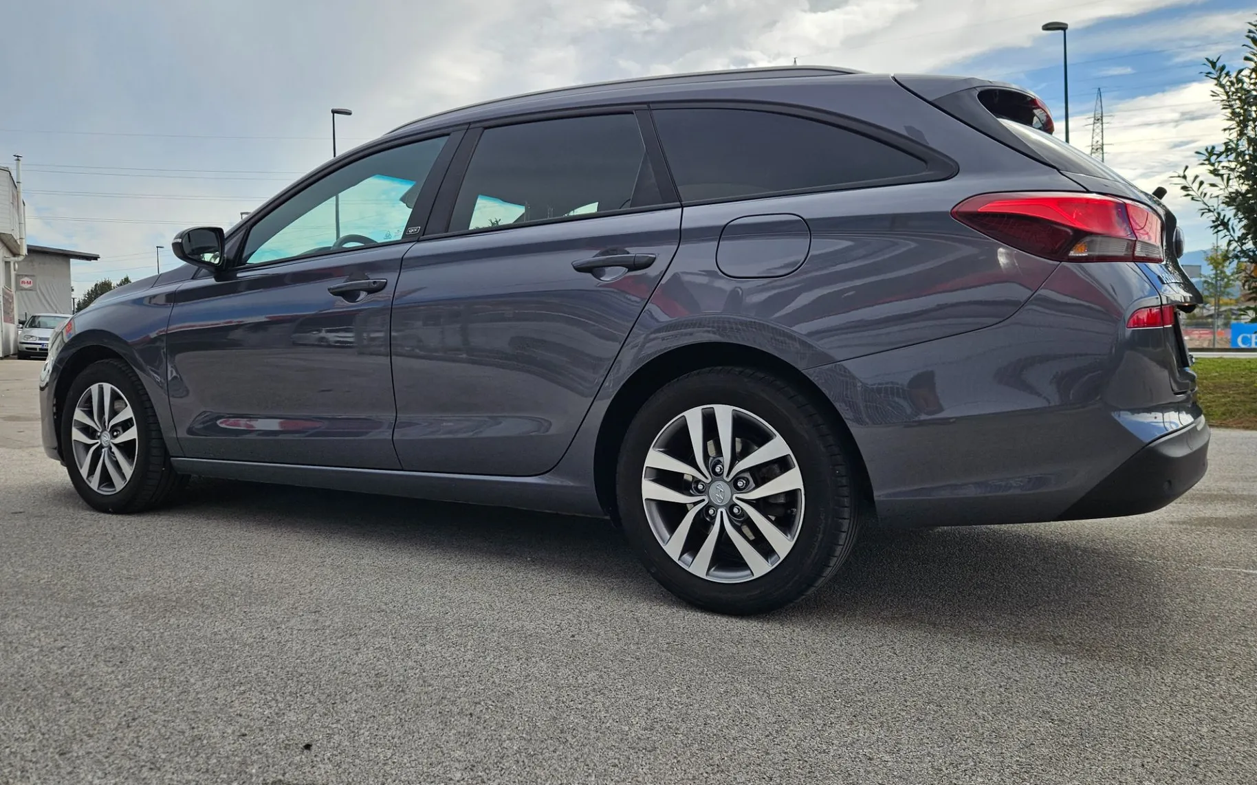 Zunanja slika - Hyundai i30 - 1.6 CRDi 110 Style, 1.LAST, SLOVENSKI - 4