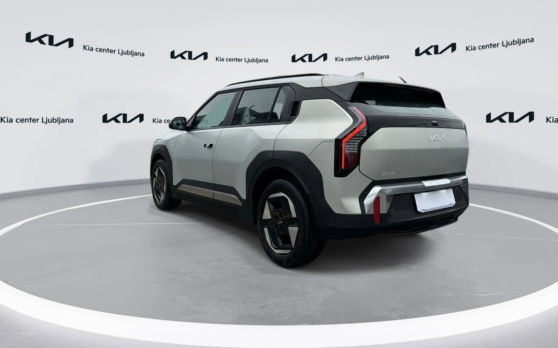 Notranja slika - KIA EV3 - SKY 58.3 kWh baterija - 7