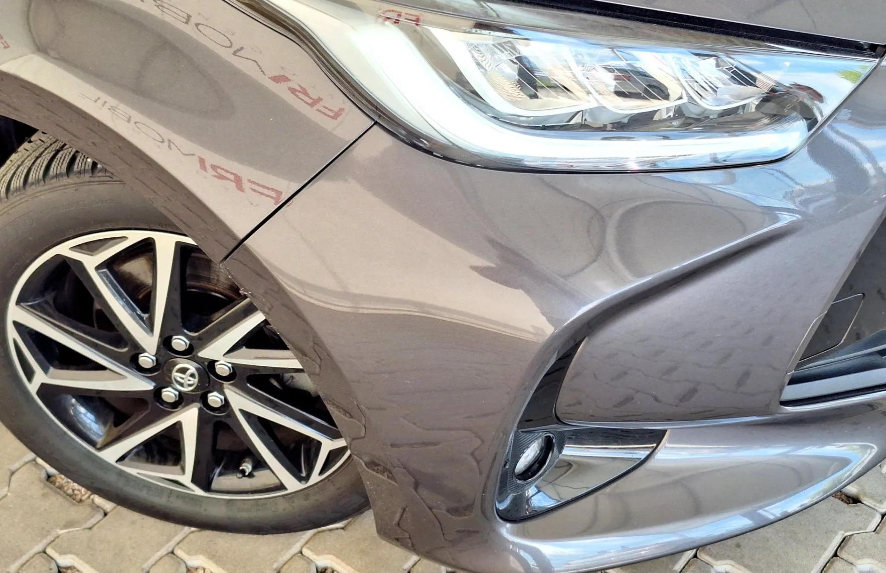 Zunanja slika - Toyota Yaris - Hybrid 1.5 VVT-i Sport BiTone Avt. - 7
