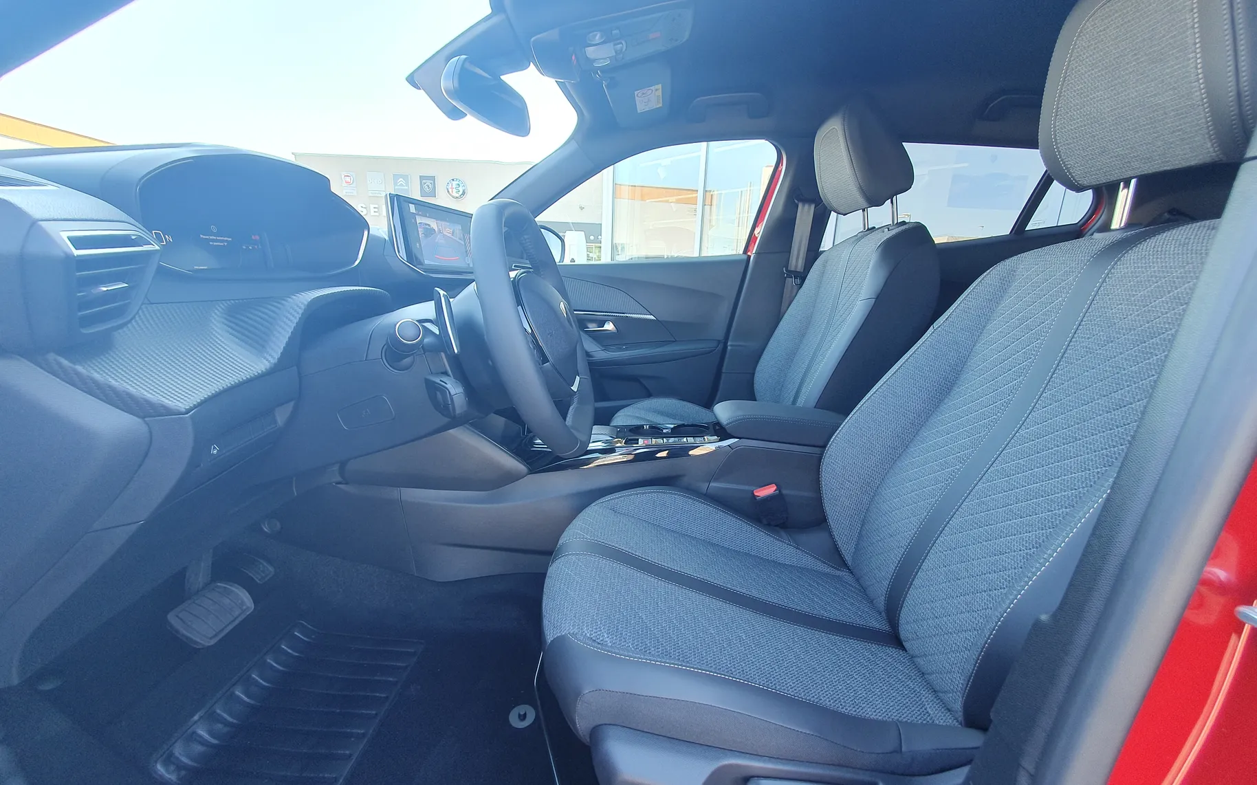 Zunanja slika - Peugeot 2008 - Allure HIBRID 110 - NA ZALOGI - 4