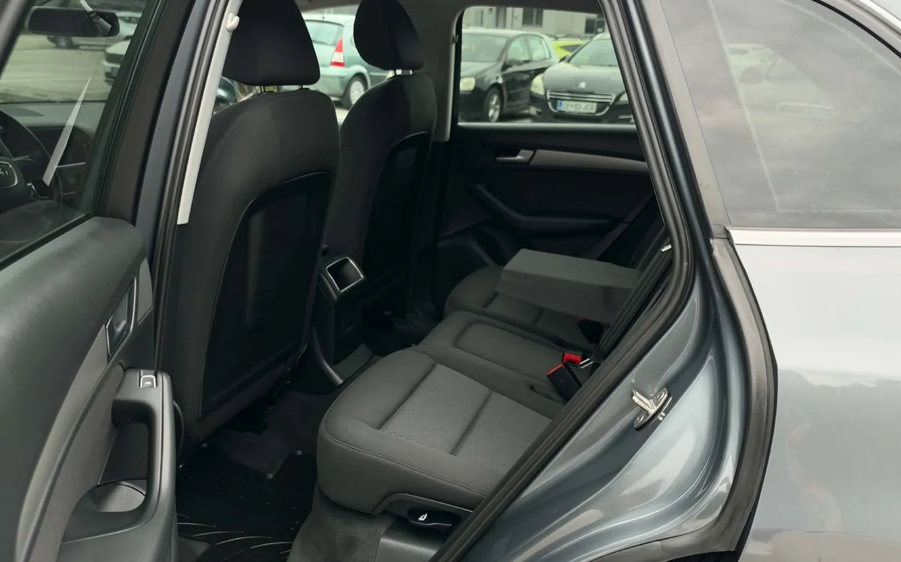 Notranja slika - Audi Q5 - 2.0 TDI-Q-4X4-155.000KM-LIZING ZA TUJCE- - 11