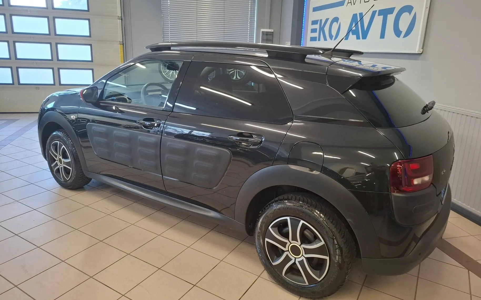 Notranja slika - Citroën C4 Cactus - 1.2 VTi Live-KREDIT BREZ POLOGA- - 7