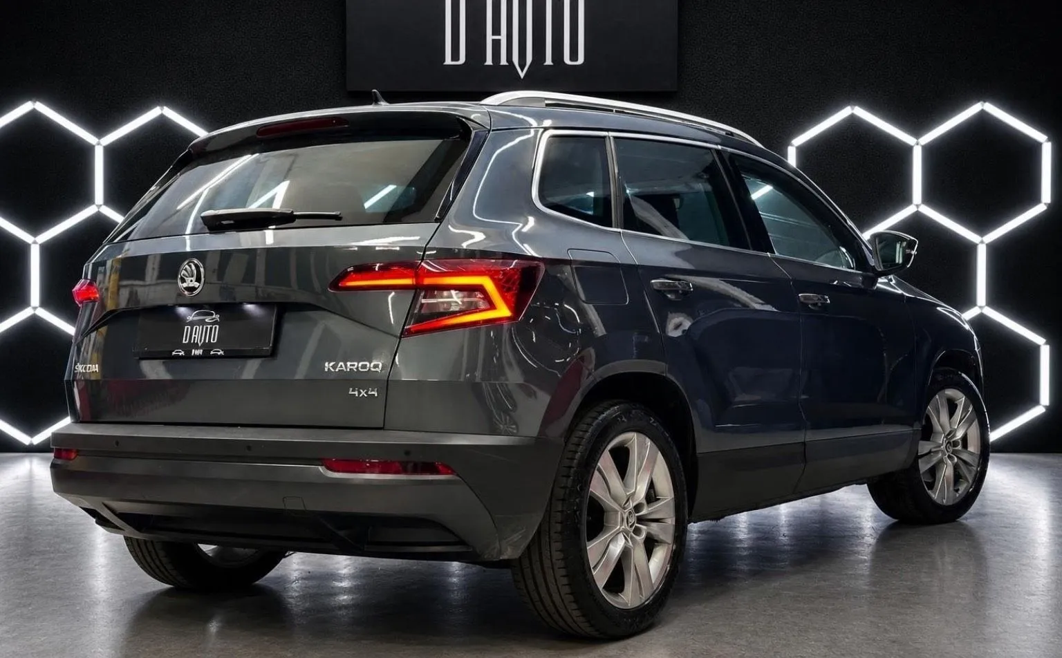 Notranja slika - Škoda Karoq - 4x4 2.0 TDI KAMERA+NAVI+ACC+KEYLESS+LED+AMBIENT... - 8