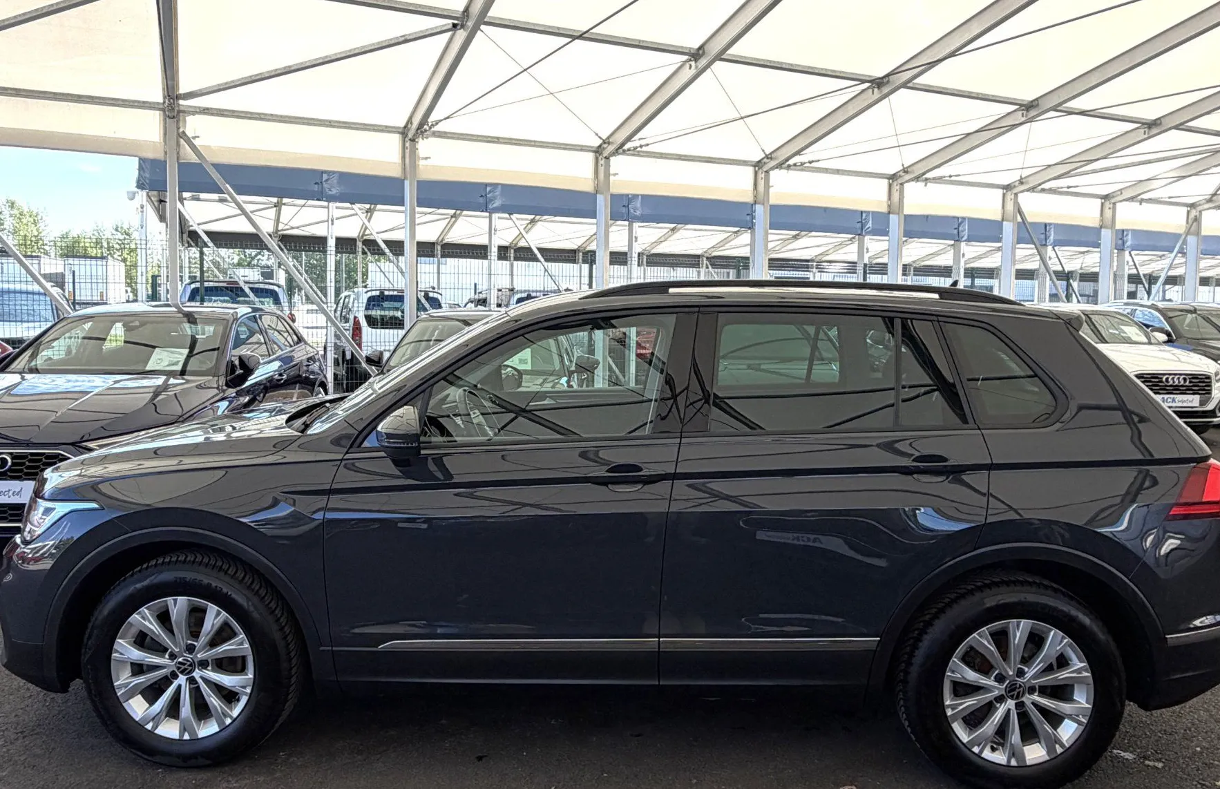 Zunanja slika - Volkswagen Tiguan - Life 2.0 TDI DSG - MRTVI KOT - KAMERA - ACC - 3