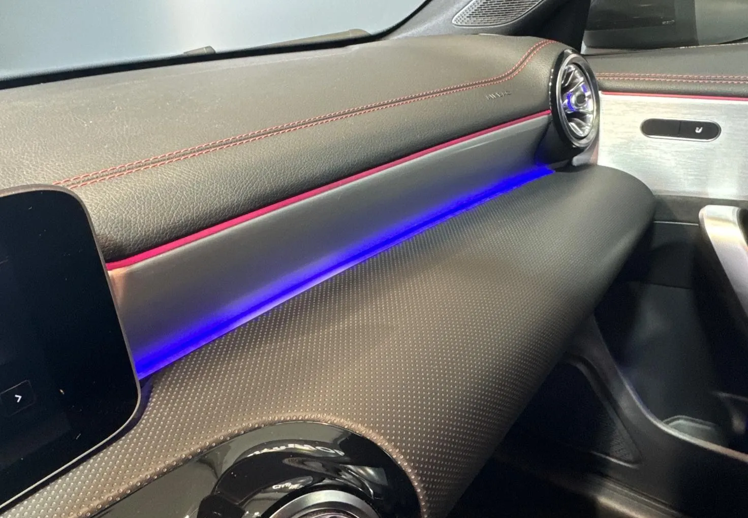 Zunanja slika - Mercedes-Benz CLA-Razred - CLA Shooting Brake 220d AMG LINE-NAVIGACIJA-RADAR-FULL LED-KAMERA - 14