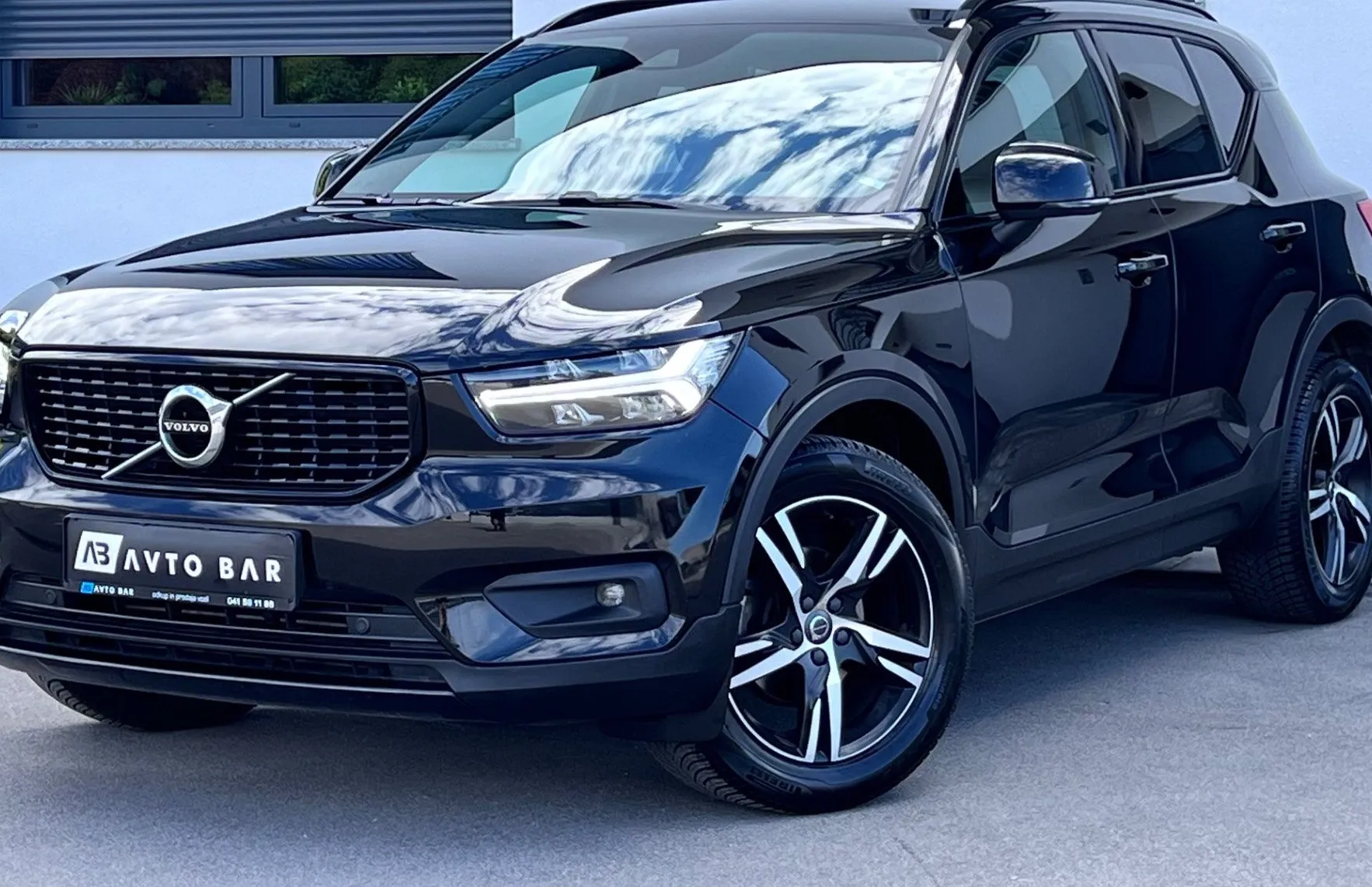 Zunanja slika - Volvo XC40 - T3 R-design+ALU+LED+HI-FI+KLJUKA - 3