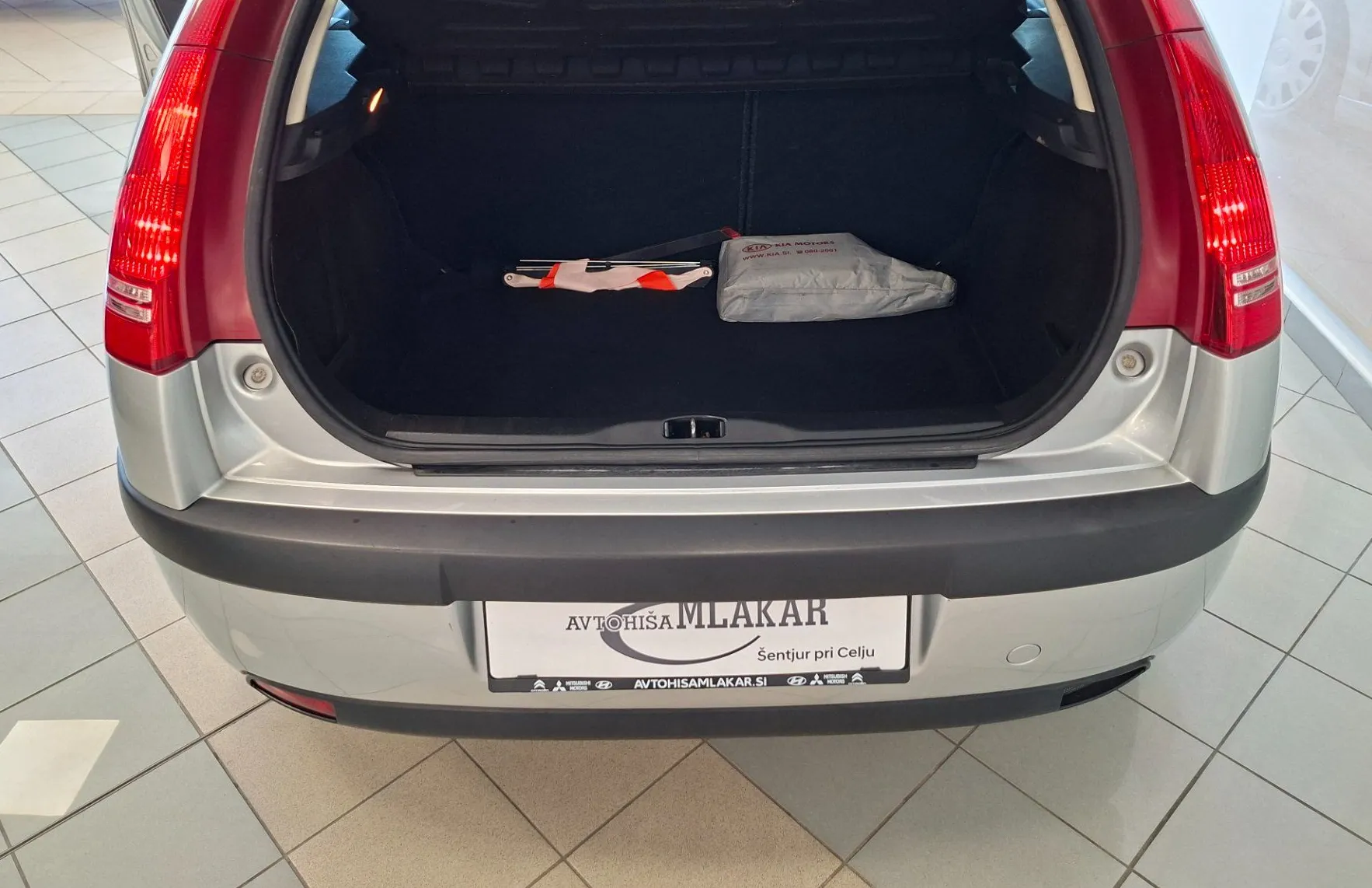 Zunanja slika - Citroën C4 - 1.4i 16V Attraction-HITRI KREDIT- - 11