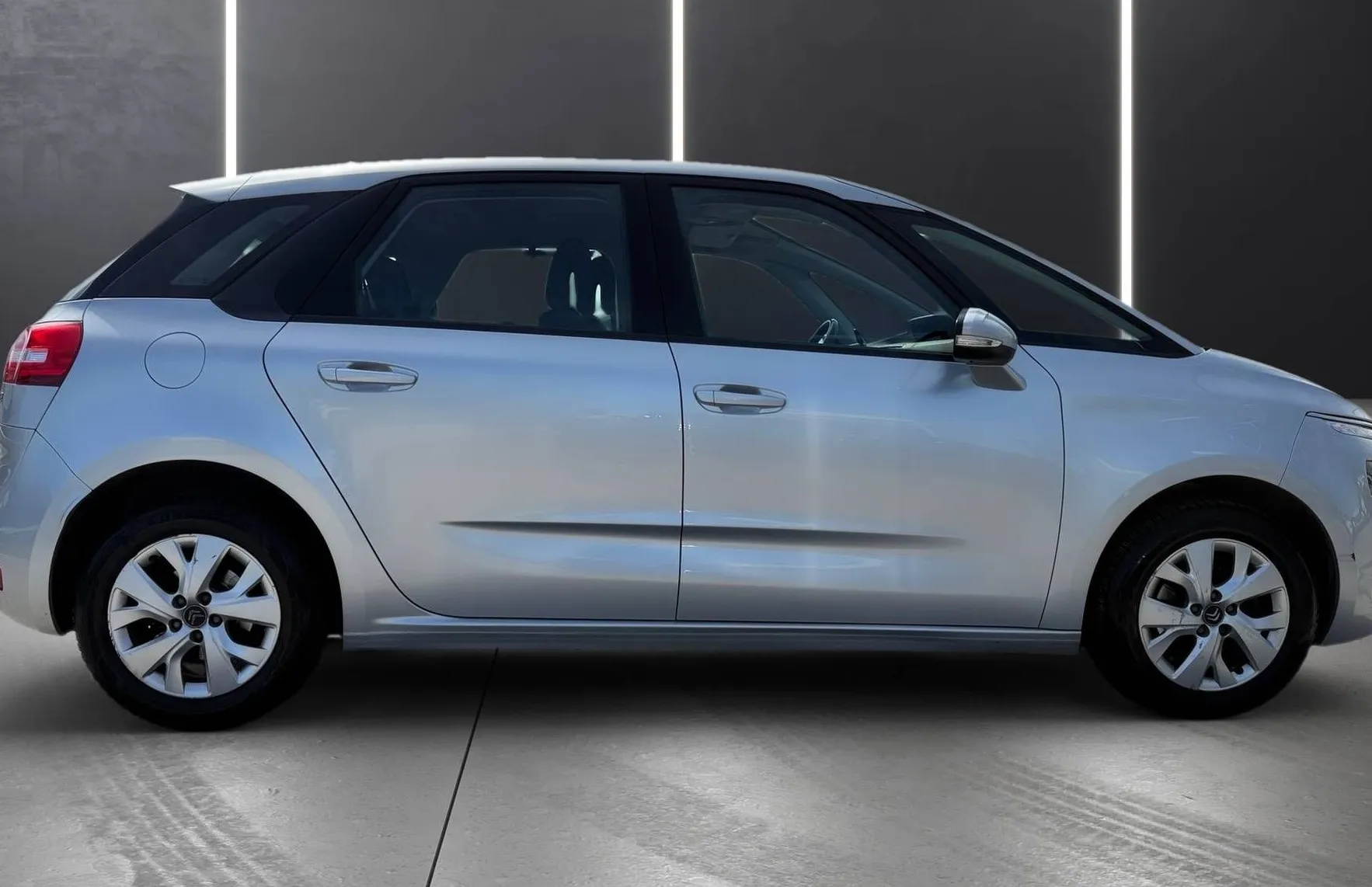 Zunanja slika - Citroën C4 - Picasso 1.6 e-HDi  NAVI PDC TEMPOMAT REDNO SERVISIRAN... - 8