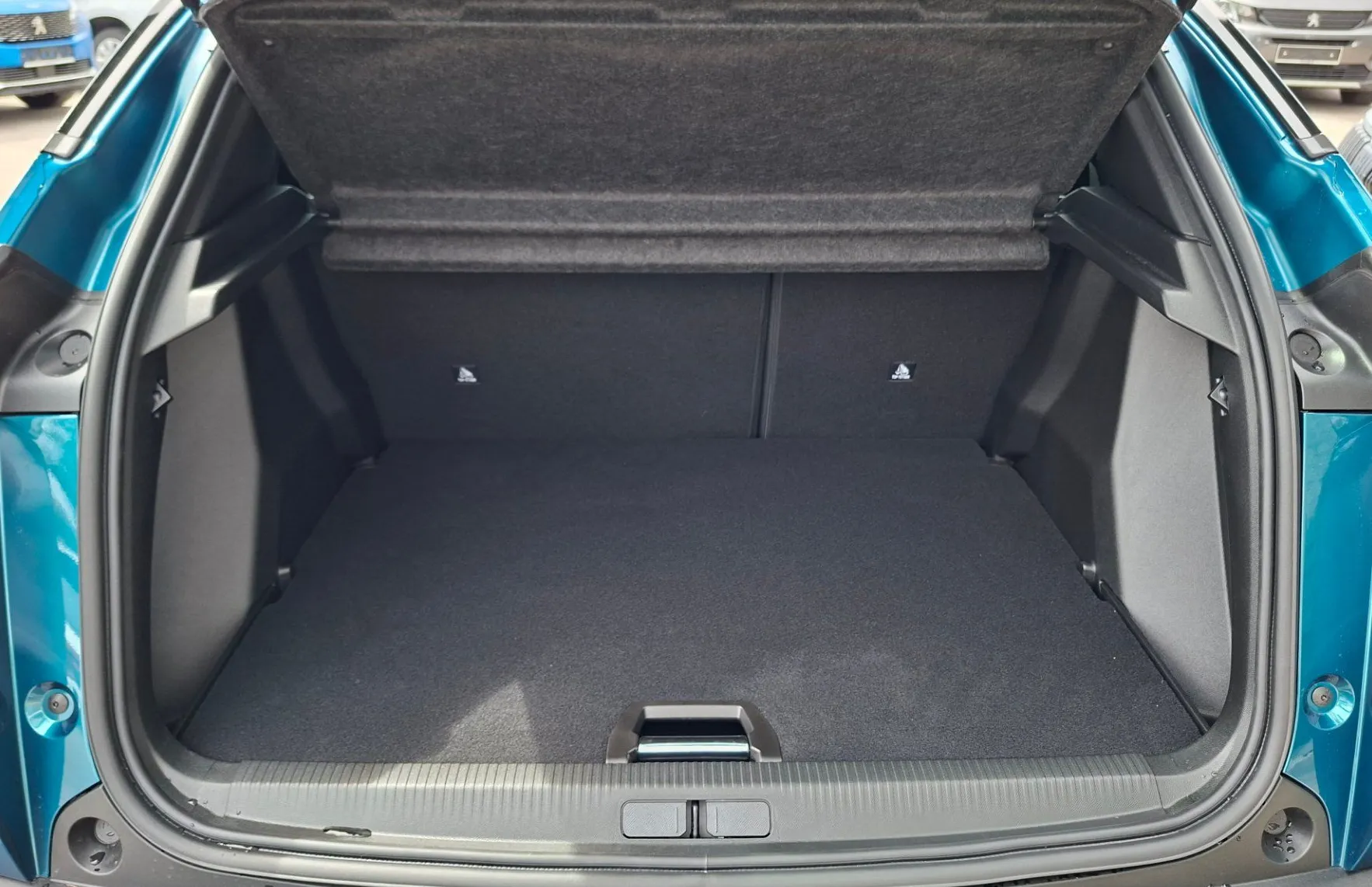 Zunanja slika - Peugeot 2008 - 1.2 MHEV 145 Allure Avt. - 9
