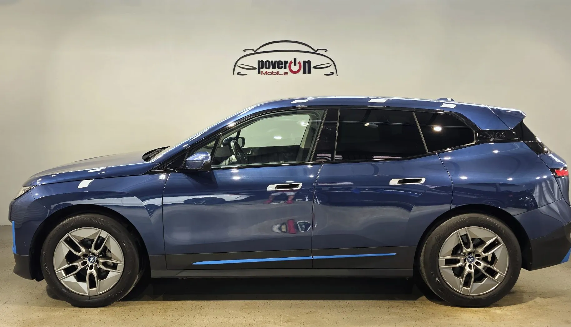 Zunanja slika - BMW iX - xDrive 50 LUFT LASER 360KAM KLJUKA HEADUP 4WS - 2
