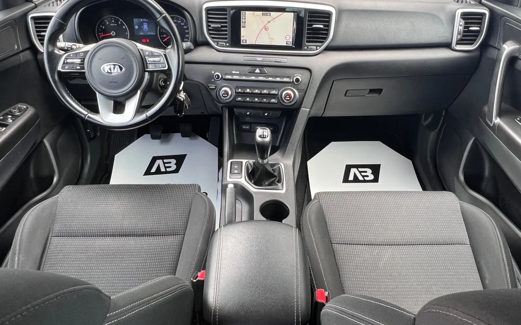 Notranja slika - KIA Sportage - 2WD 1.6 GDI+1. LAST+SLO+NAVI+PDC - 11