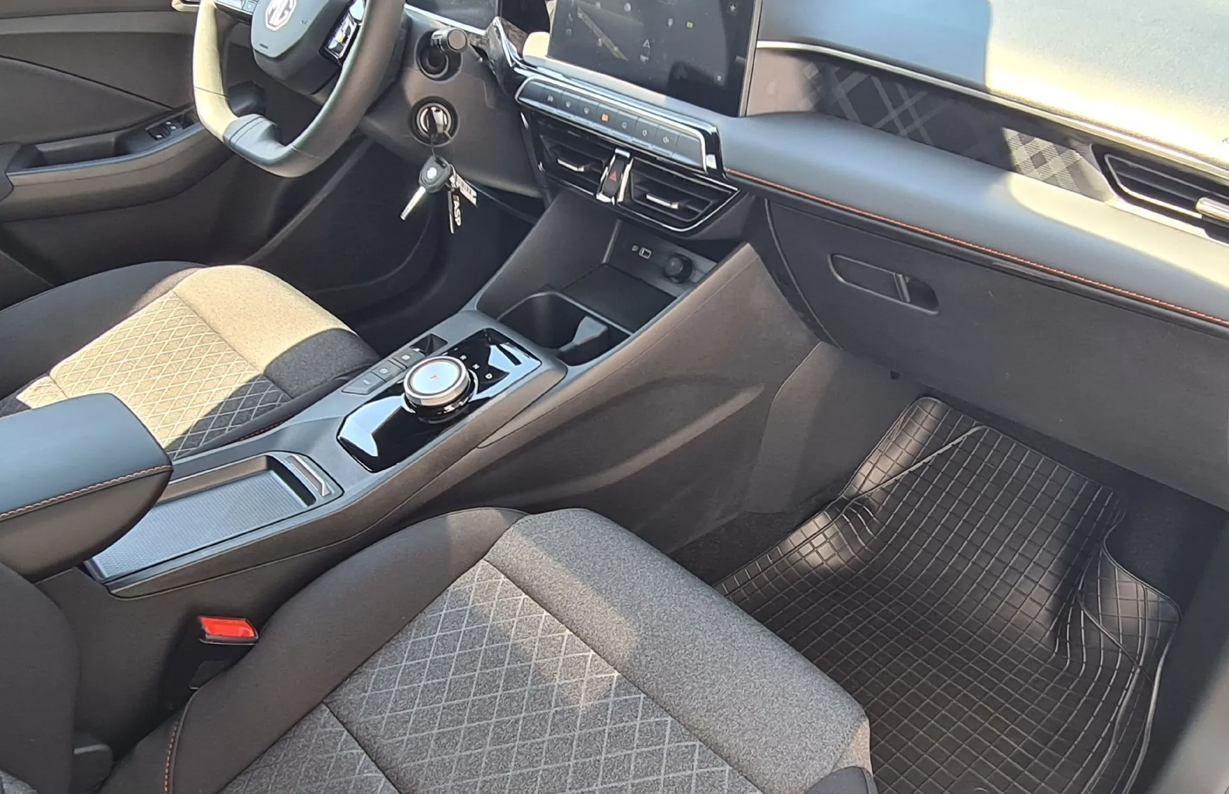 Zunanja slika - MG MG3 - 1.5L Hybrid 143kW Standard Avtomatik - 10