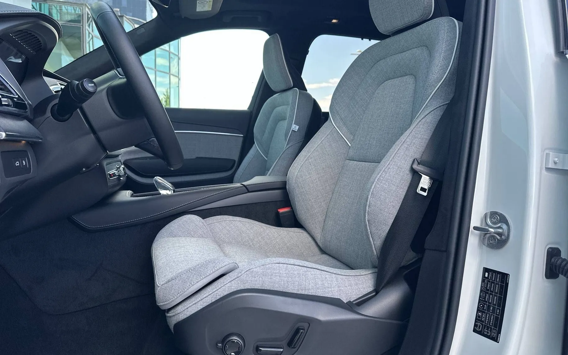 Notranja slika - Volvo XC90 - T8 AWD Ultra Dark 7s 3 leta garancije + 3 servisi. - 10