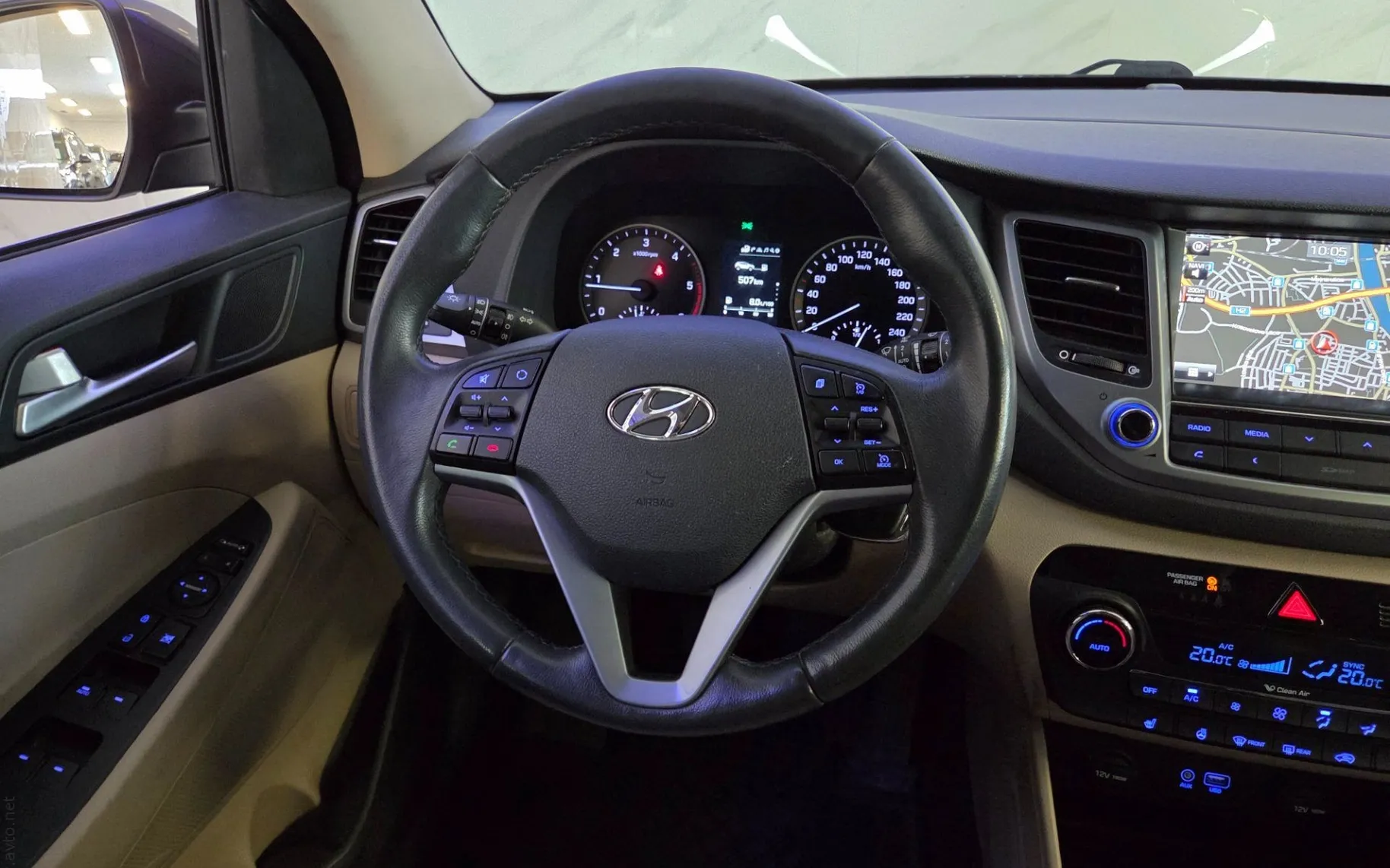 Notranja slika - Hyundai Tucson - 4WD 2.0 CRDi Slovensko vozilo - Kamera - Kljuka - 7