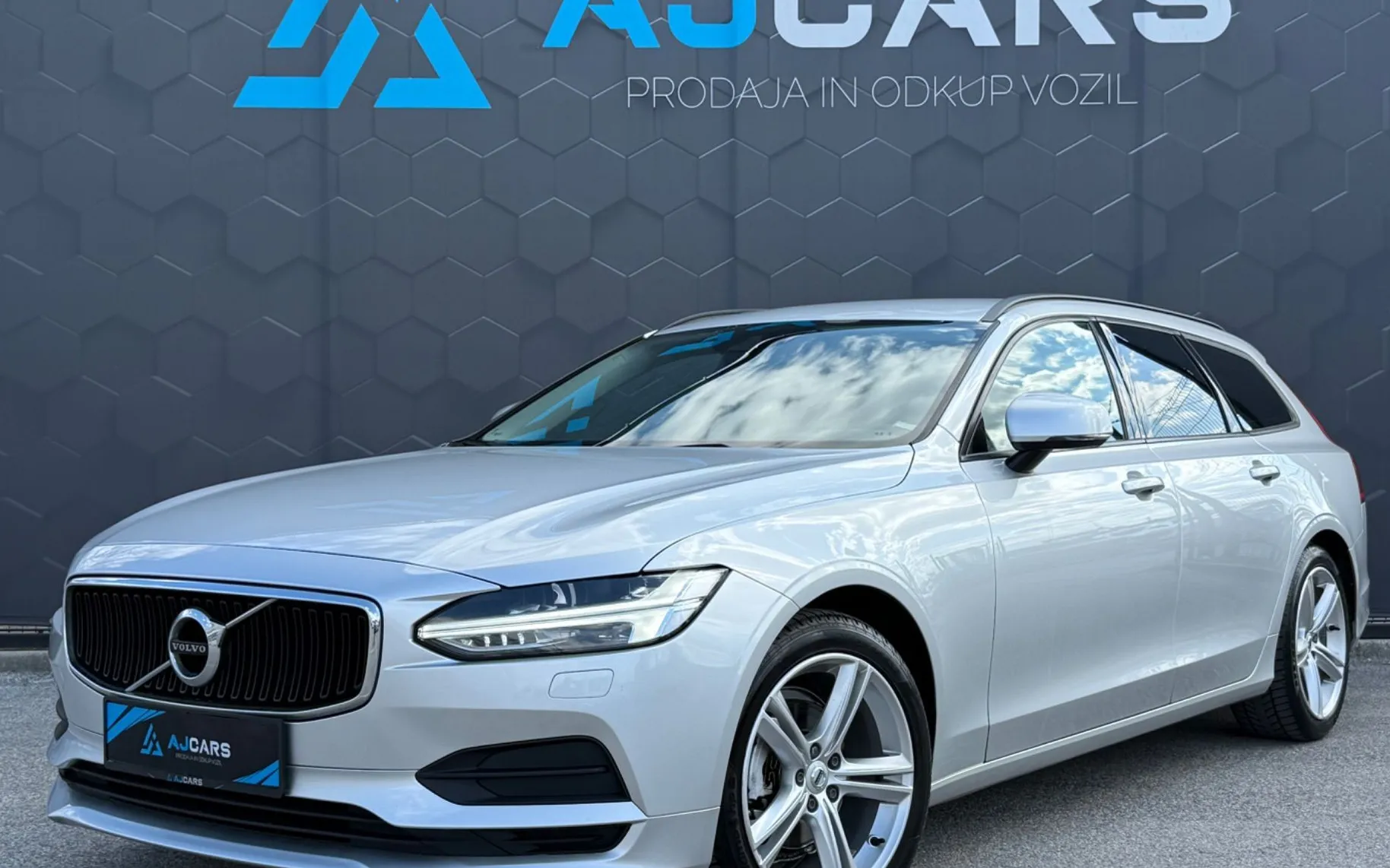 Zunanja slika - Volvo V90 - D3 A AWD Kinetic-Virtual-Full led-Velik servis... - 1