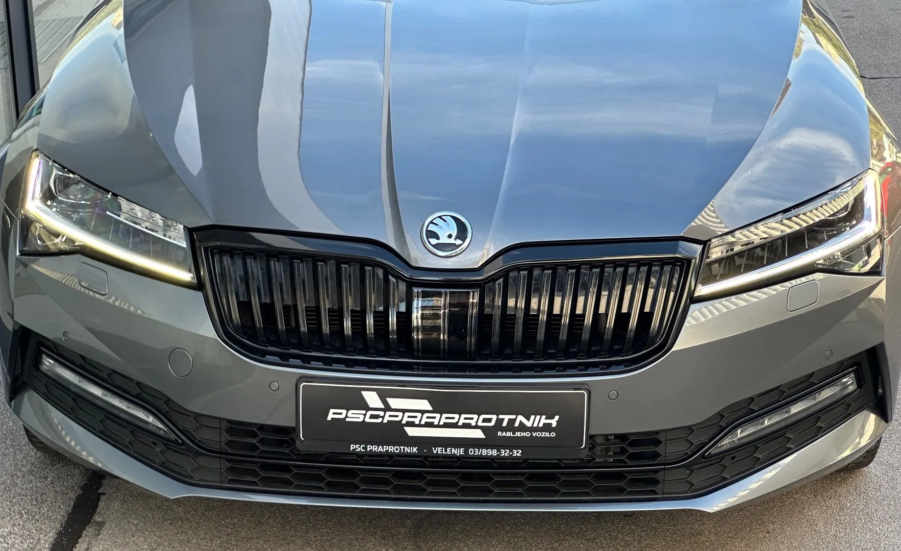 Zunanja slika - Škoda Superb - Combi Sportline 2.0 TDI DSG 4x4 DCC-ACC-KLJUKA - 4