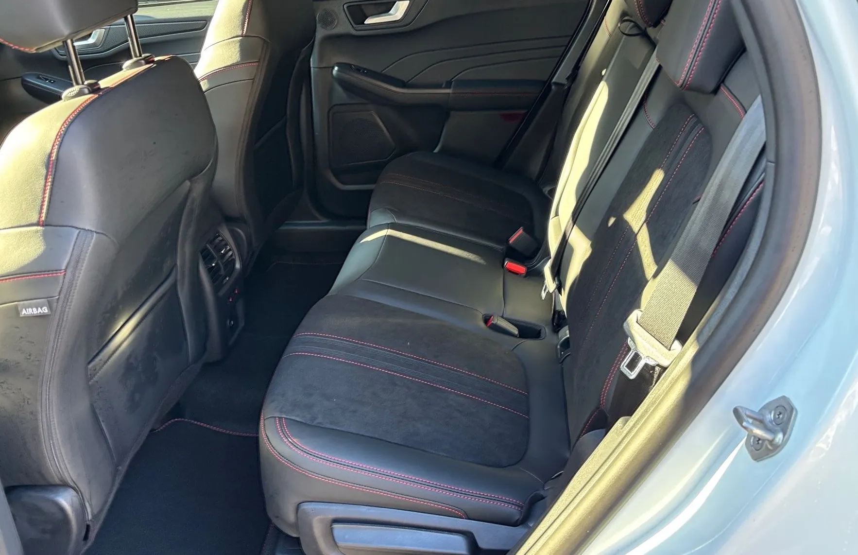 Zunanja slika - Ford Kuga - ST-Line X 1.5 EcoBoost 186PS A8 FWD - 12