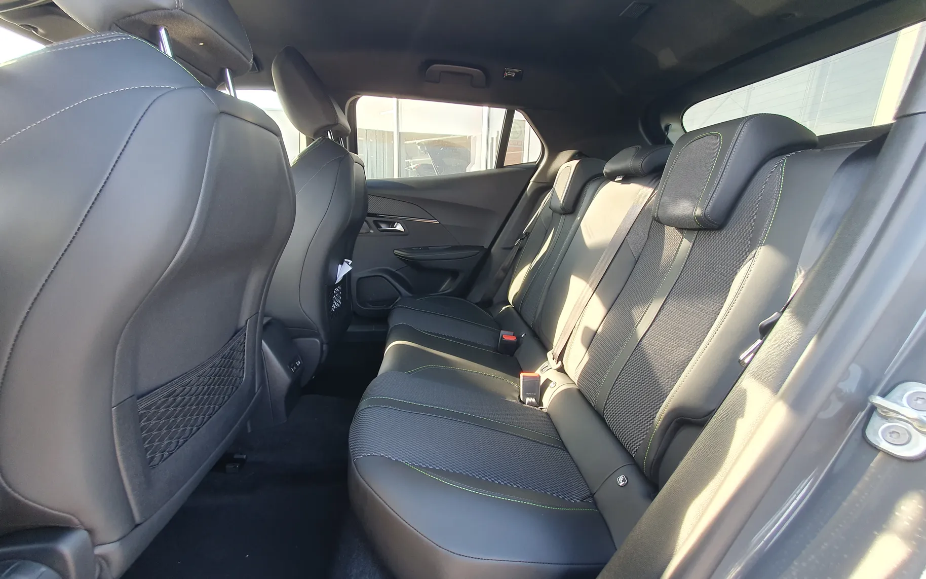 Zunanja slika - Peugeot 2008 - GT HIBRID 145 e-DCT6 - 7