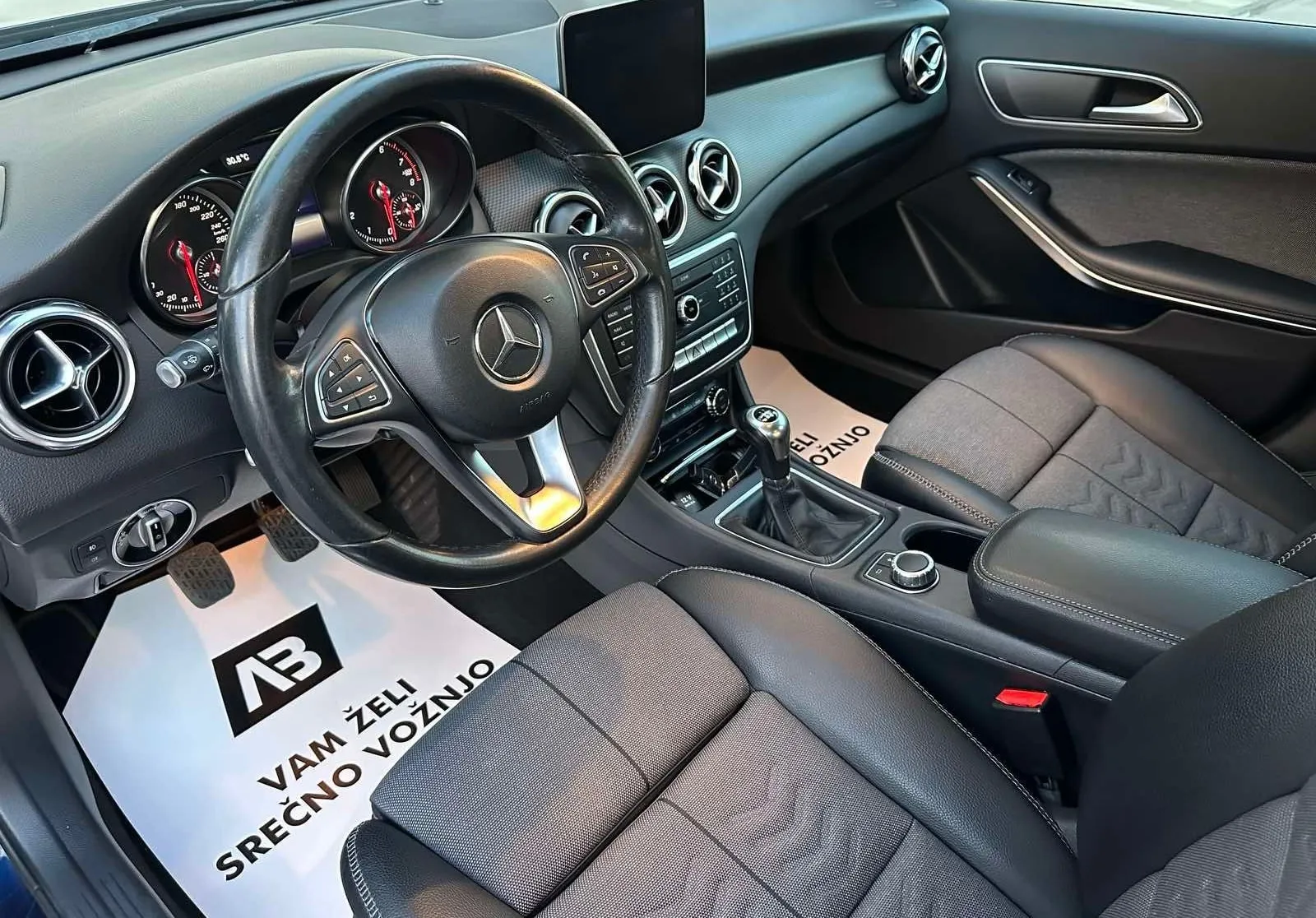 Notranja slika - Mercedes-Benz GLA-Razred - GLA 180+R.KAMERA+USNJE+ALU - 10