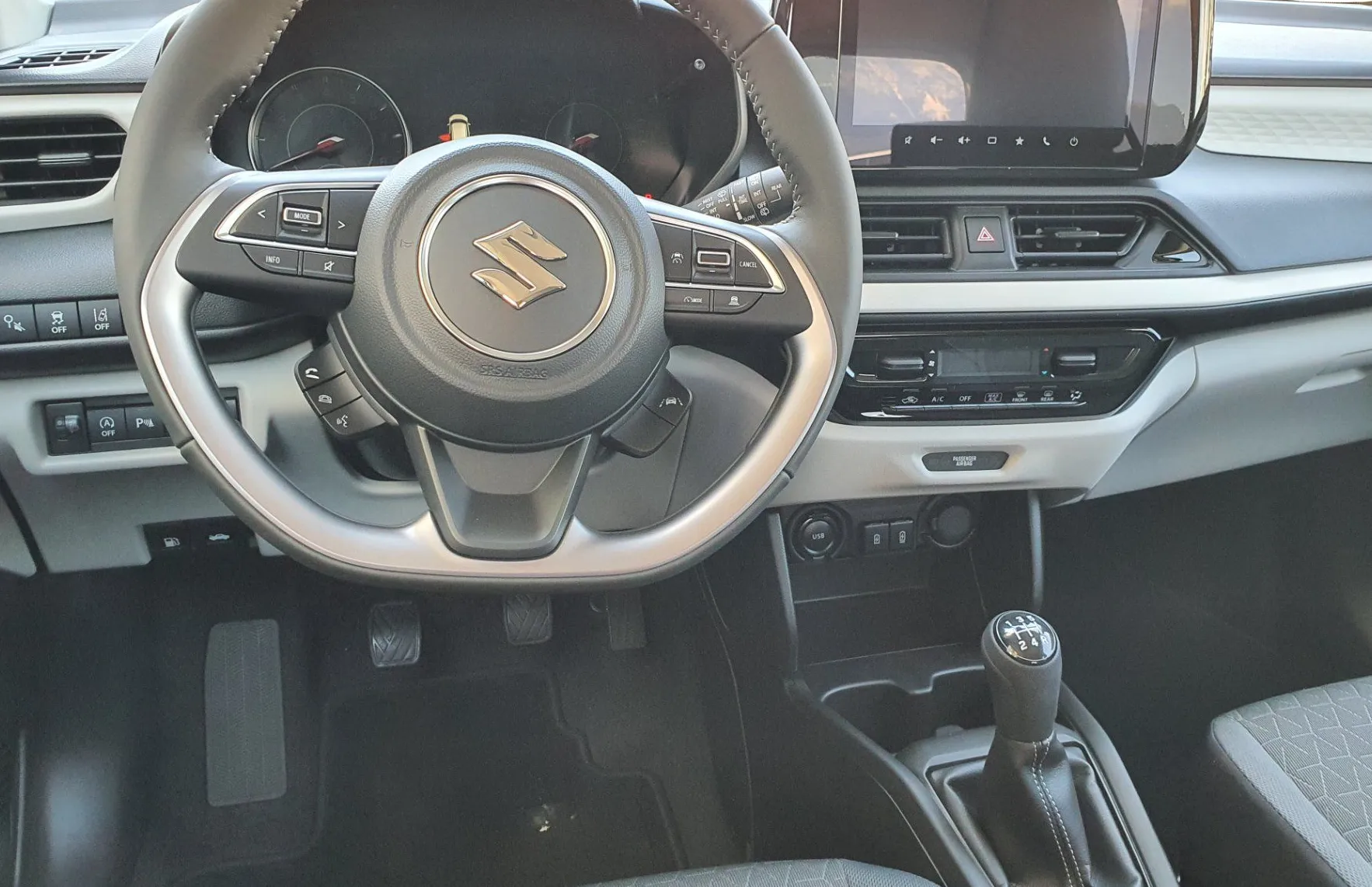 Zunanja slika - Suzuki Swift - 1.2 Dualjet AllGrip Hibrid Premium - 13