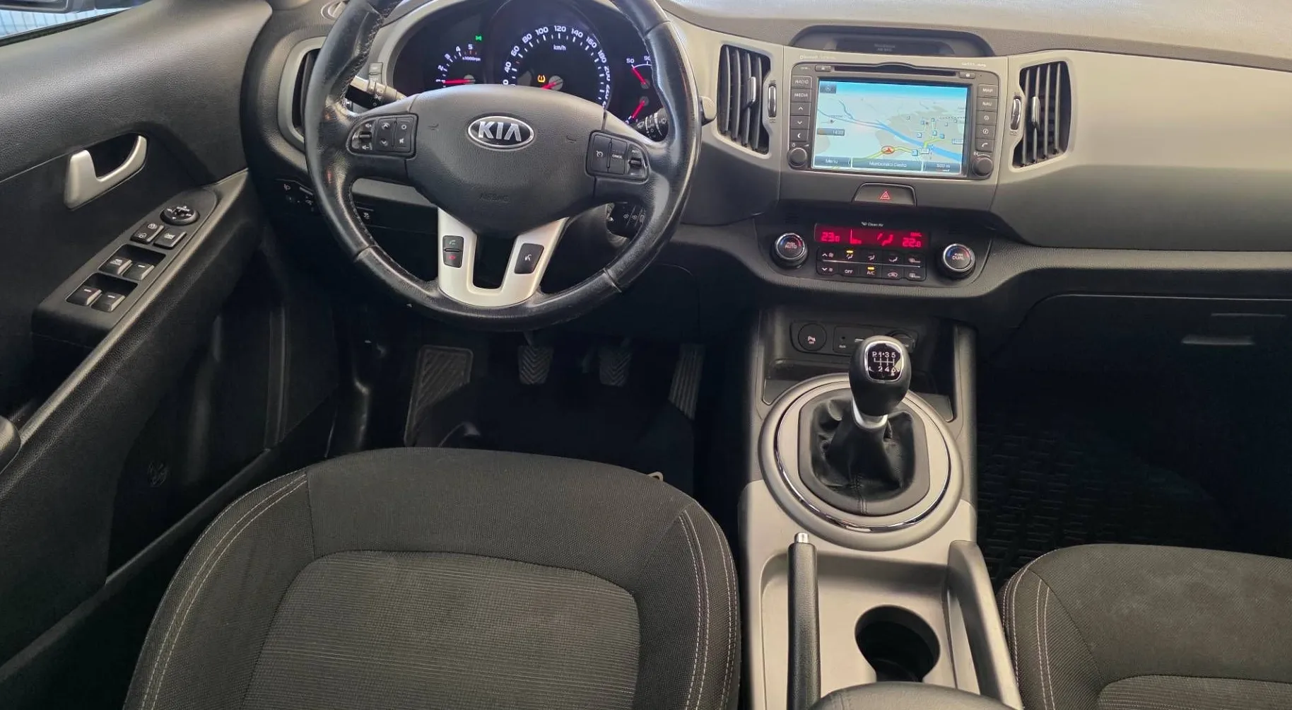 Notranja slika - KIA Sportage - 2WD 1.7 CRDi Brez pologa do 7 let-Slov.poreklo - 9