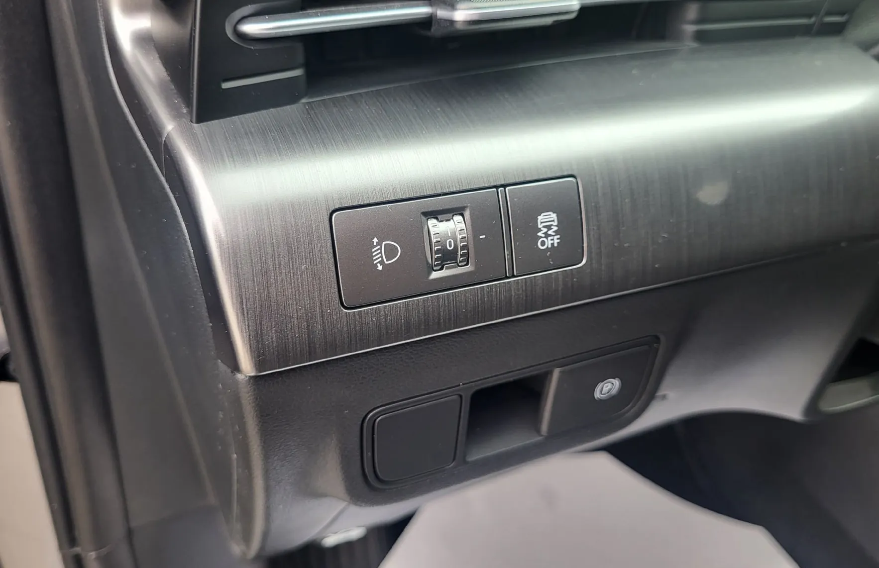 Zunanja slika - Hyundai Kona - EV 48.4 kWh Premium slo-1last-tov.garancija-navi - 16