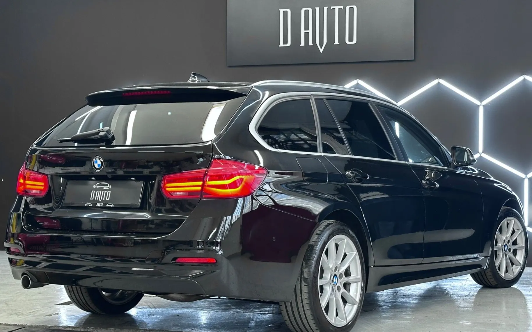 Notranja slika - BMW serija 3 Touring: - 318d Touring LED+NAVI+KAMERA+AVTOMATIK - 8