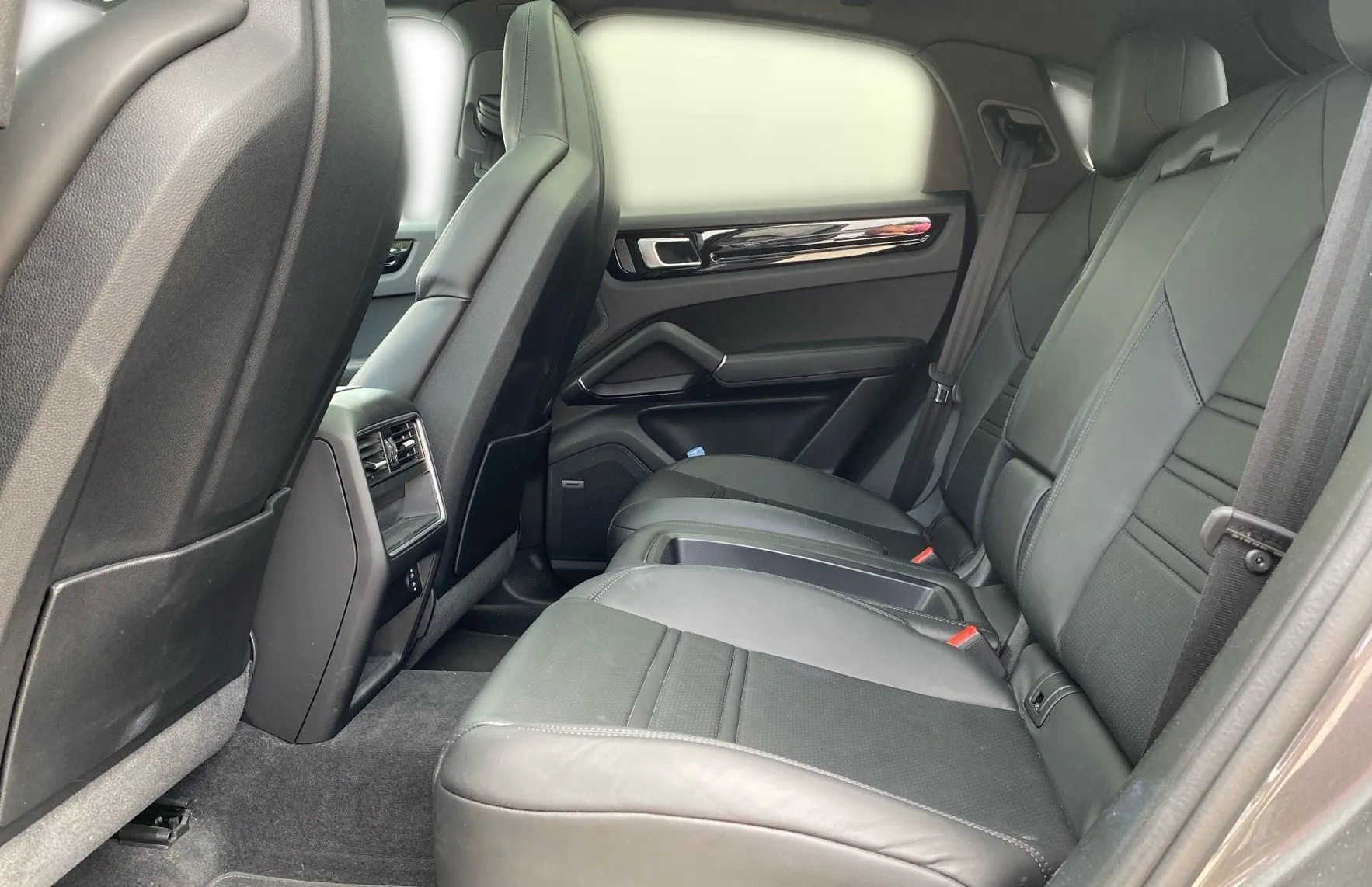 Zunanja slika - Porsche Cayenne - 3.0 V6 PLATINUM EDITION AUTO- 47.500 km- Panorama. - 11