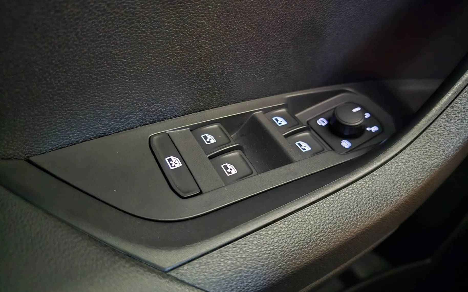 Notranja slika - Škoda Karoq - 2.0 TDI Selection - LED.virtual.kamera.asistence - 18