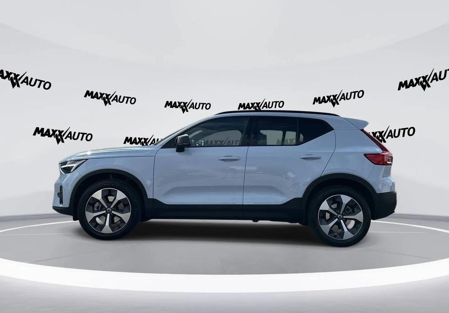 Notranja slika - Volvo XC40 - B3P Plus Dark Avt - 8