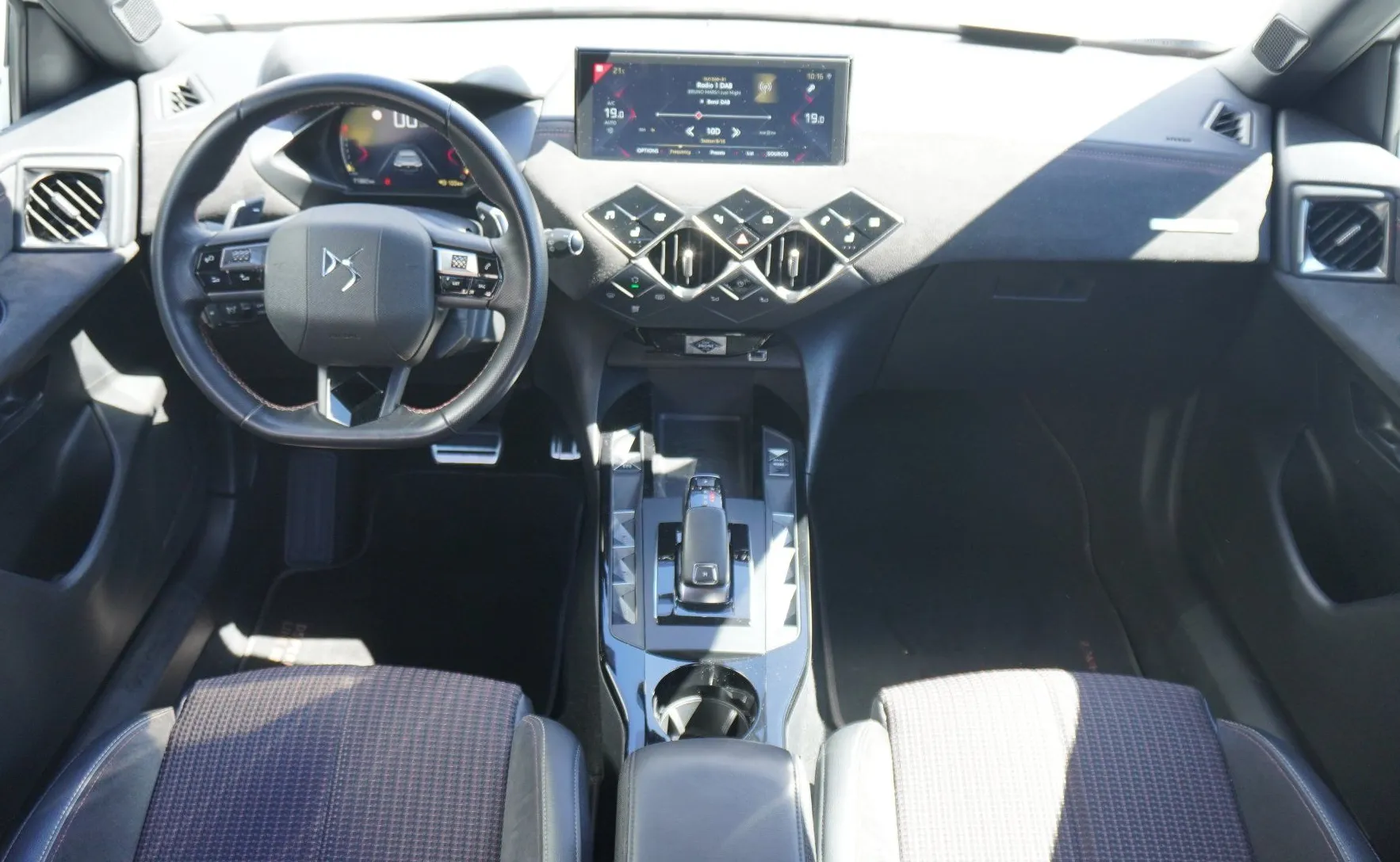 Zunanja slika - DS DS 3 Crossback - 1.2   AUT. PERFORMANCE LINE - 7