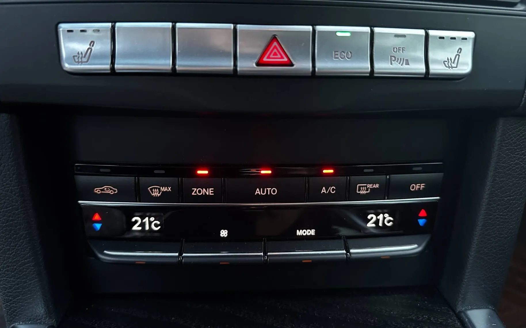 Notranja slika - Mercedes-Benz E-Razred - 220D-AUT-AVANTGRADE-FUL LED-LIZING ZA TUJCE - 9