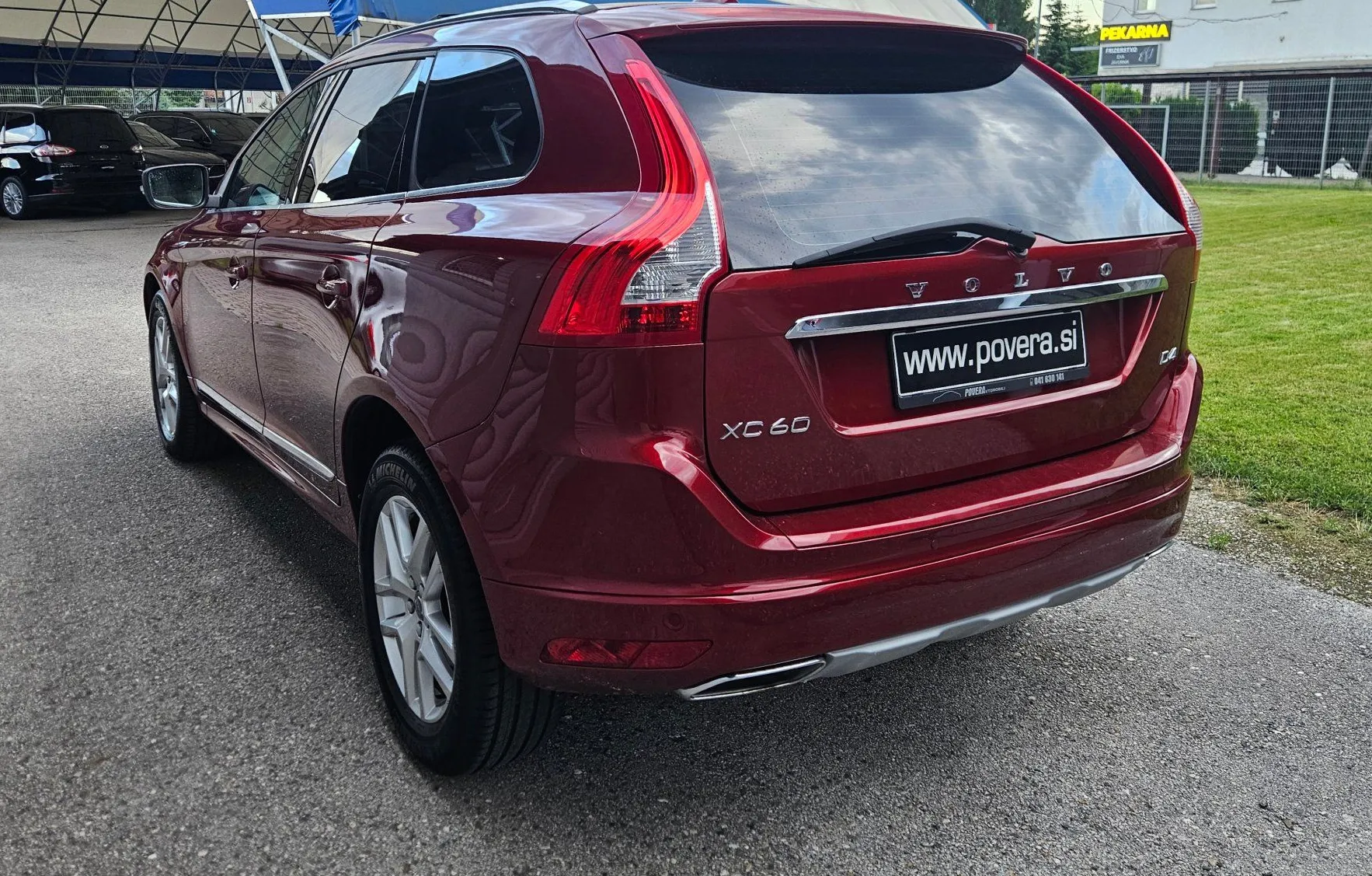 Zunanja slika - Volvo XC60 - FWD D4 Summum  Geartronic+Pano+18 Col+Kamera - 5