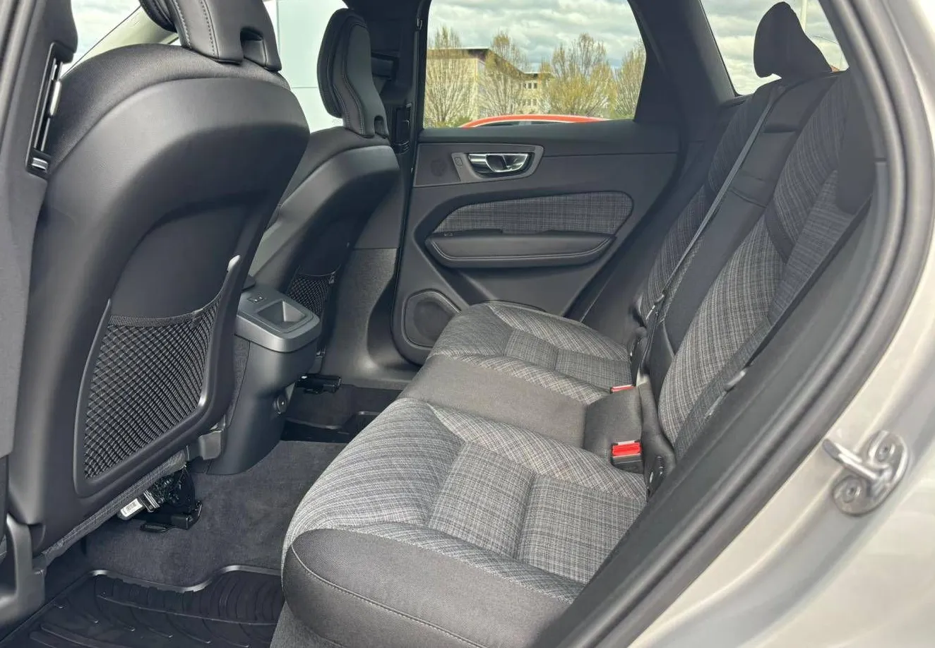 Zunanja slika - Volvo XC60 - VOLVO  B5P AWD Core KAMERA-ACC-KEYLESS - 8