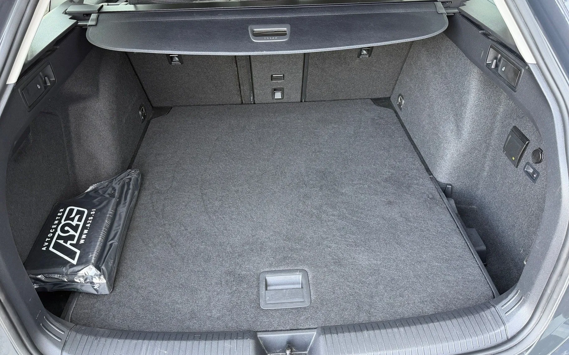 Notranja slika - Volkswagen Golf Variant - 2.0 TDI BMT Life DSG-IQ Light-Vl.kljuka-ACC-Kamera - 12
