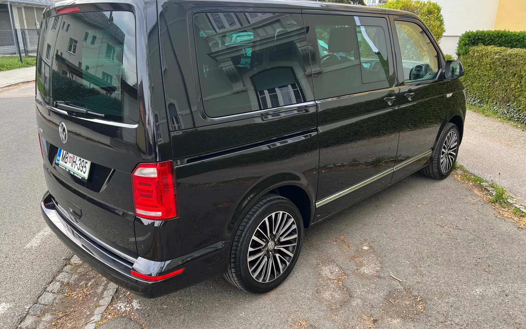 Zunanja slika - Volkswagen Multivan - 2,0 TDI KMR Comfortline DSG - 4