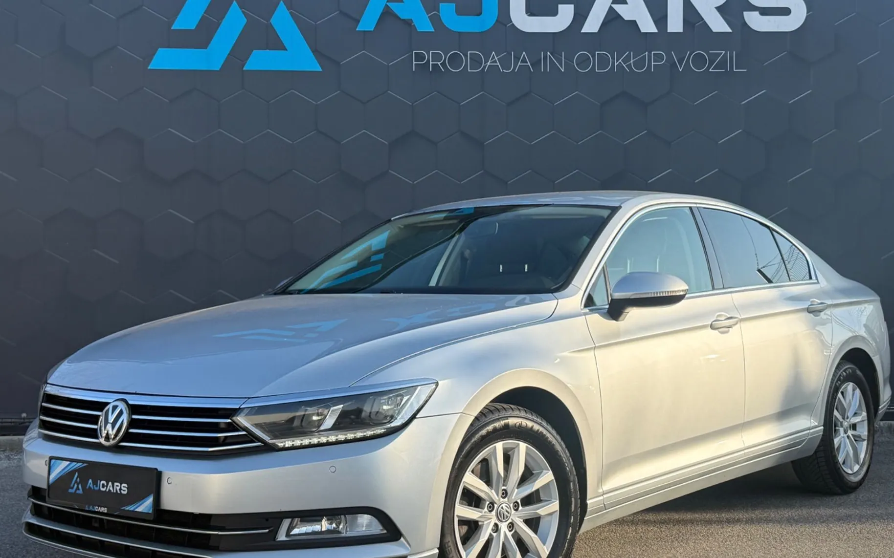 Zunanja slika - VW Passat - 2.0 TDI BMT Highline-Slovensko poreklo-Vel. serv.. - 1
