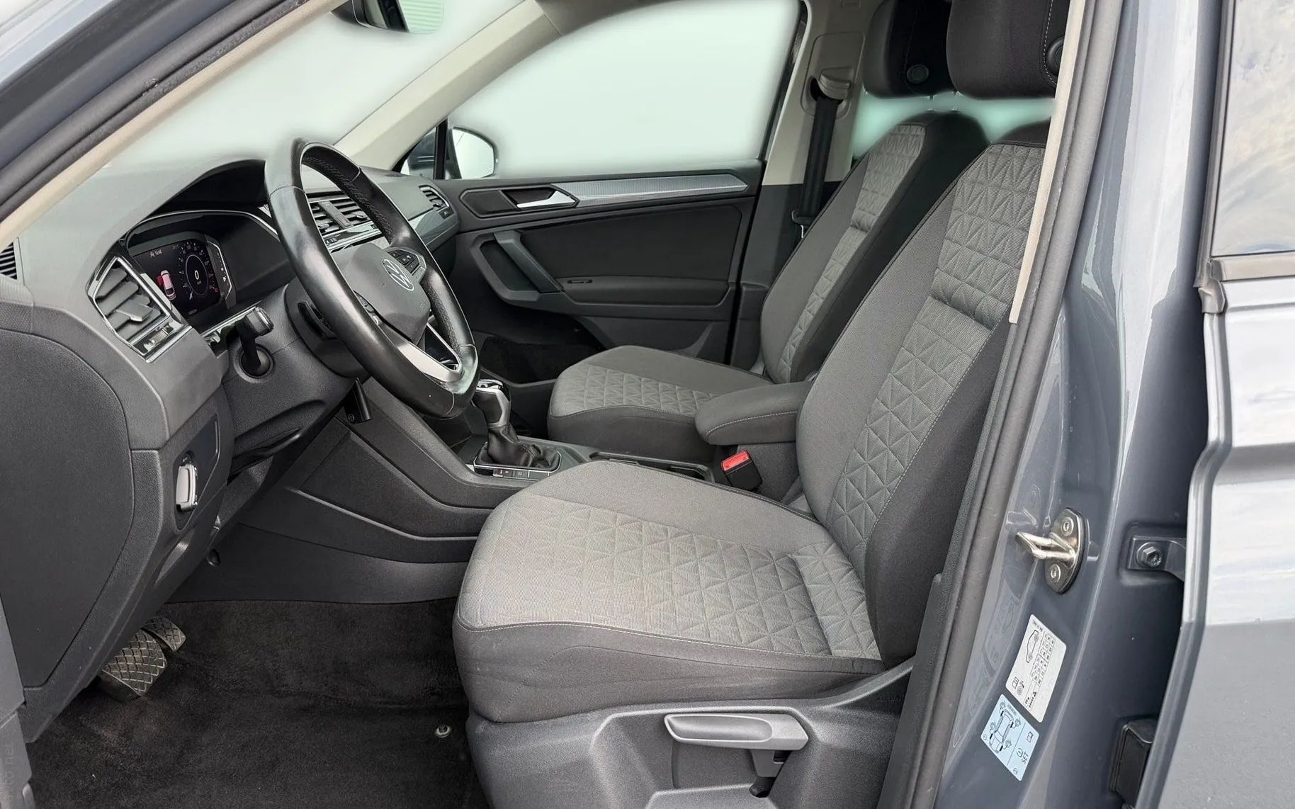 Notranja slika - Volkswagen Tiguan - 1.4 TSI eHybrid Life DSG-LED-ACC-Mrtvi kot-Virtual - 7
