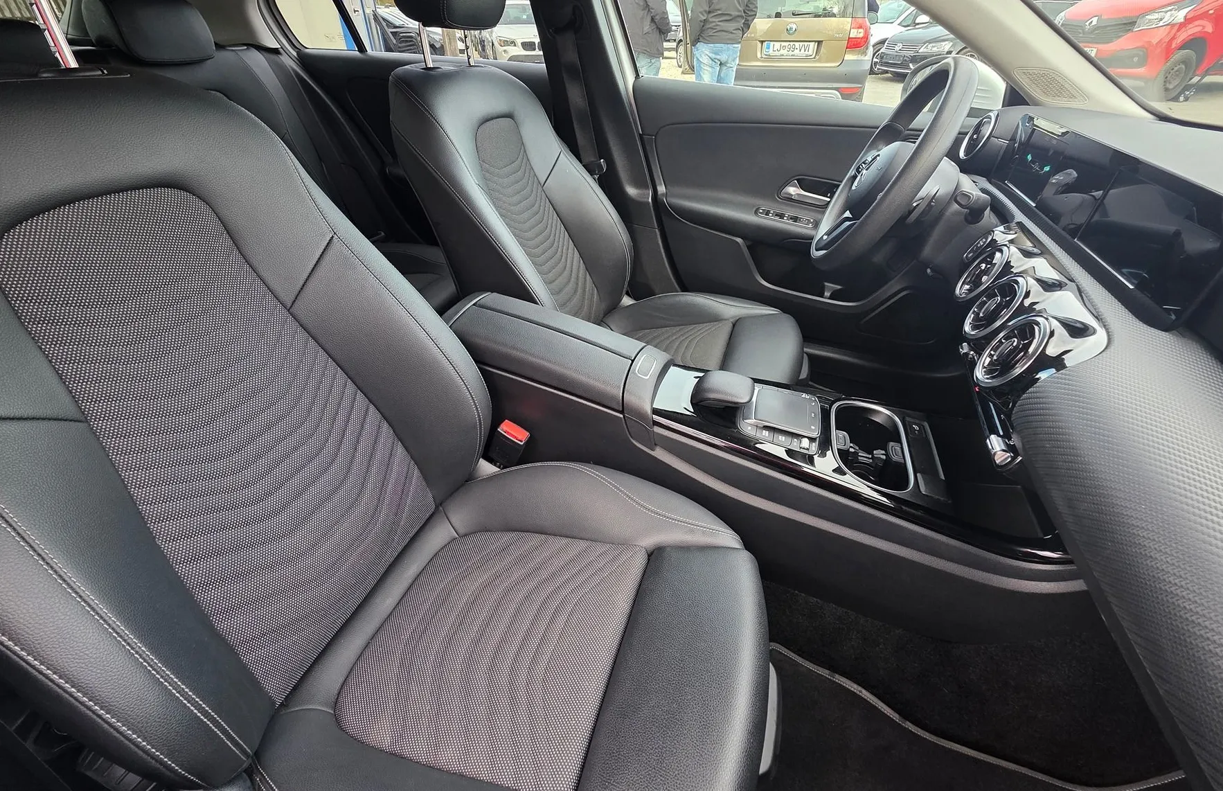 Zunanja slika - Mercedes-Benz A-Razred - A 180D LED-VIRTUAL-NAVI-ALU PLATIŠČA-1.LASTNIK - 13