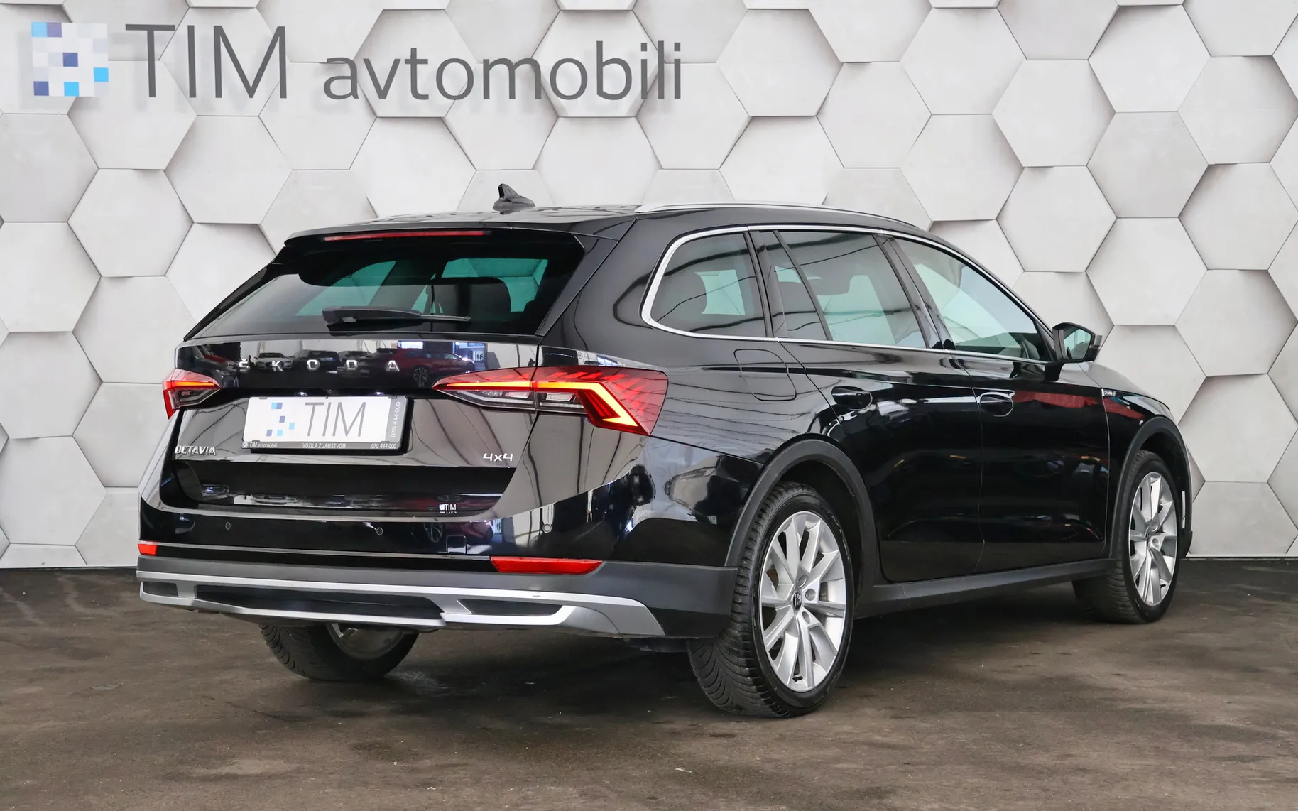 Zunanja slika - Škoda Octavia - Combi Scout 2.0 TDI 4X4 DSG 200KM - 3