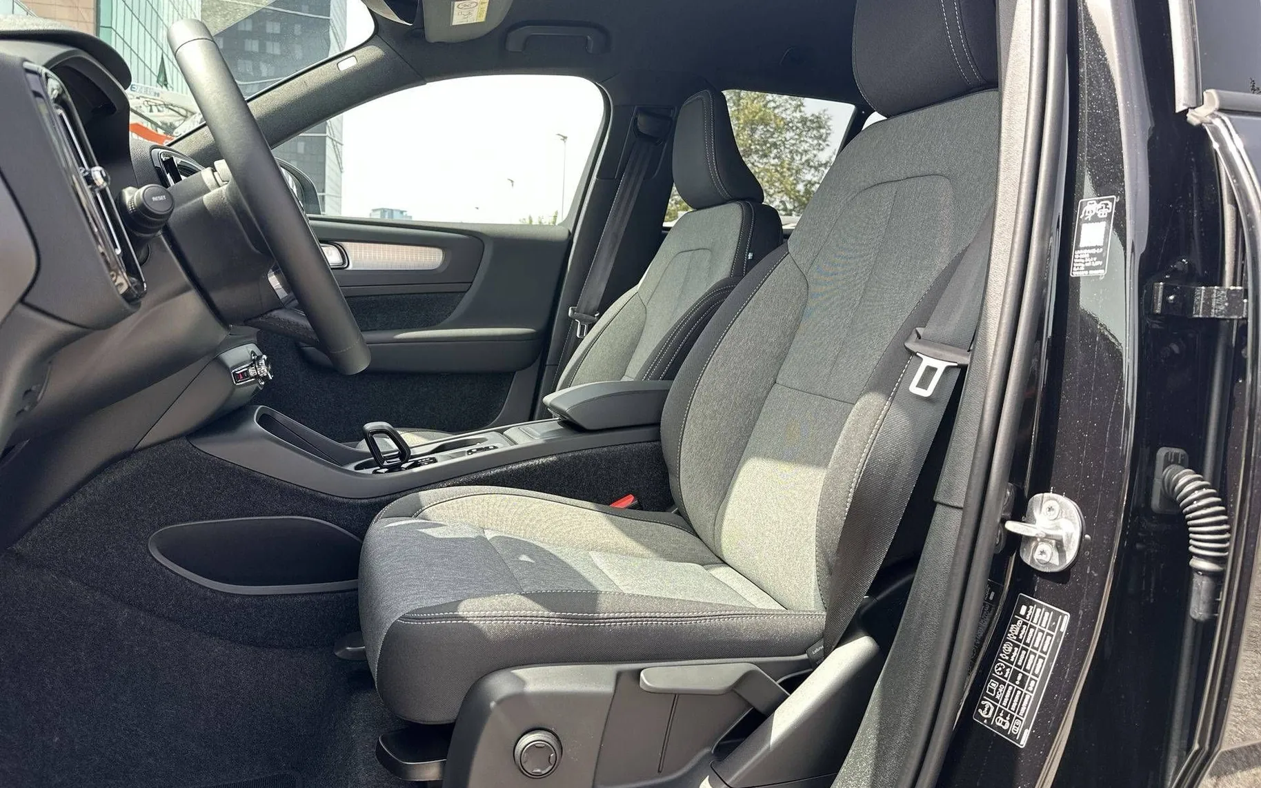 Notranja slika - Volvo XC40 - B3 P Core Avt. - 10