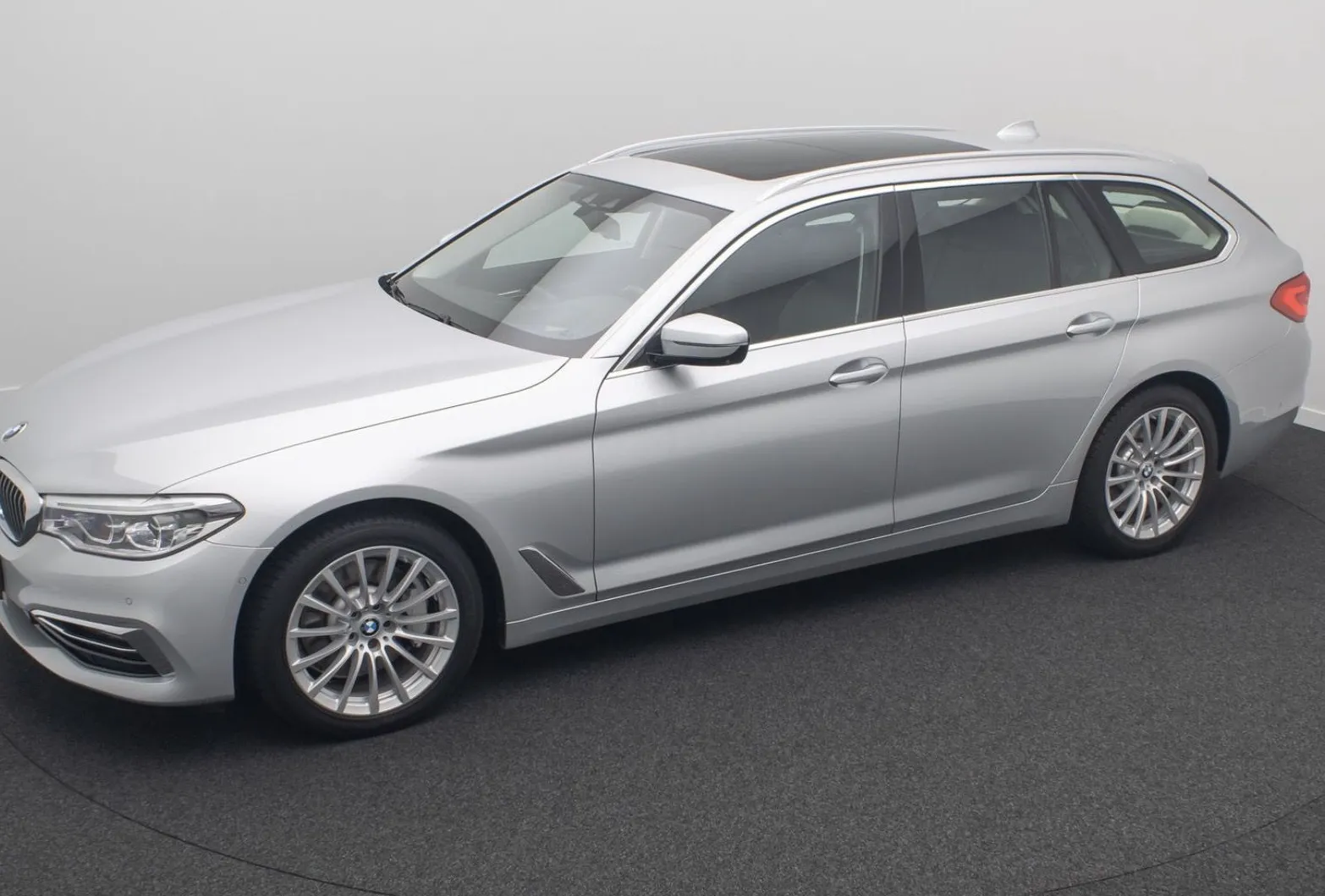 Zunanja slika - BMW Serija 5 - Touring: 520i FULL LED RADAR KEYLESS PANORAMA HEAD-UP KA - 7