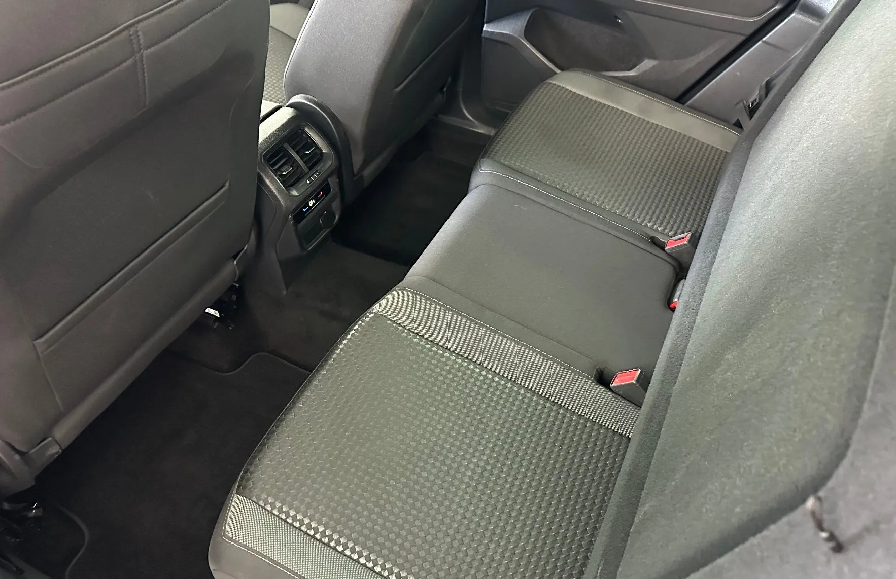 Zunanja slika - Volkswagen Tiguan - 2.0 TDI 110kW.NEMŠKI+4ALU.NAVI.AUT.GRET.SED.LED - 14