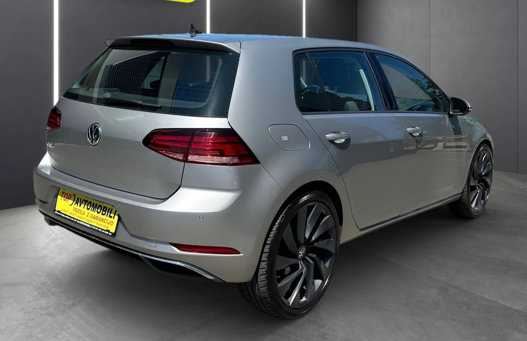 Zunanja slika - VW Golf - 1.6 TDI SLOVENSKI AKTIVNI TEMPOMAT GR.SEDEŽEV TOP - 8