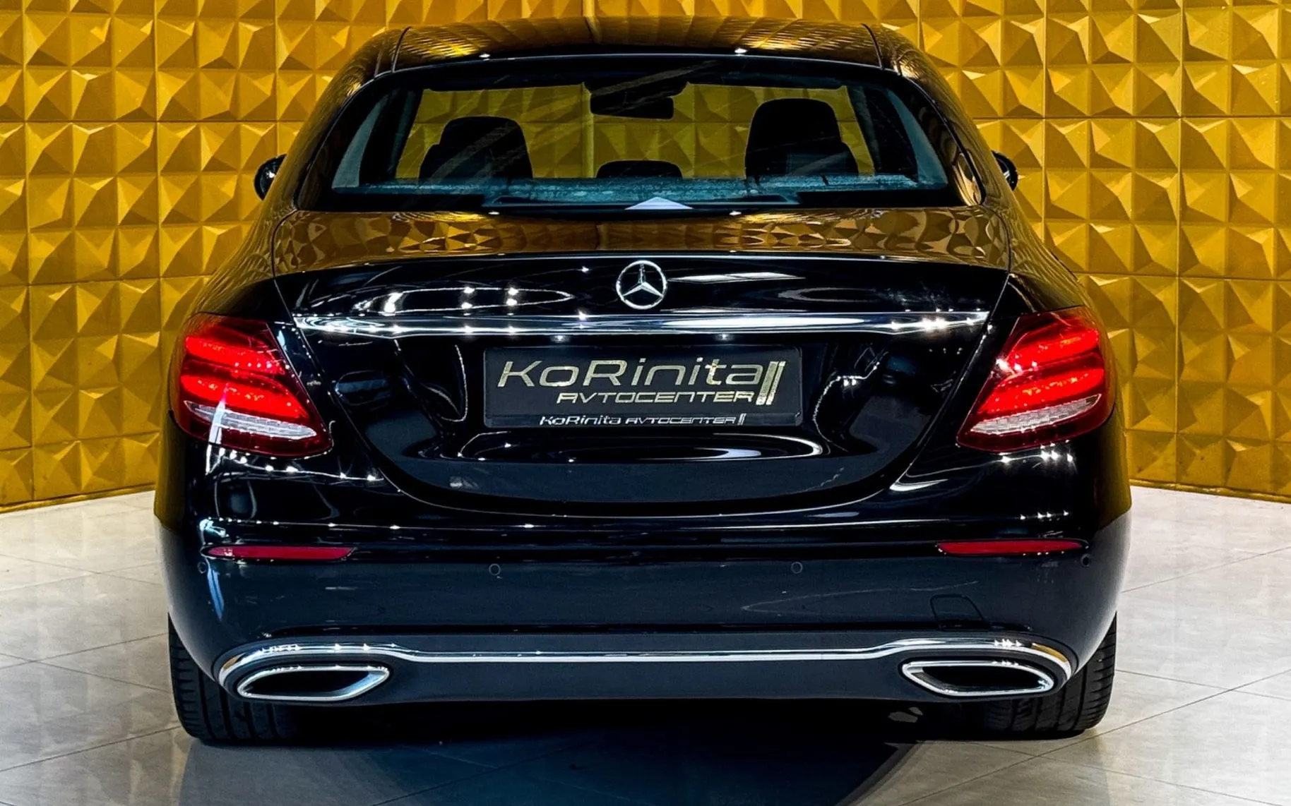 Notranja slika - Mercedes-Benz E-Razred - E 220 d AUT.-VIRTUAL-KAMERA-AMBI-HARMAN-GRETJE - 10