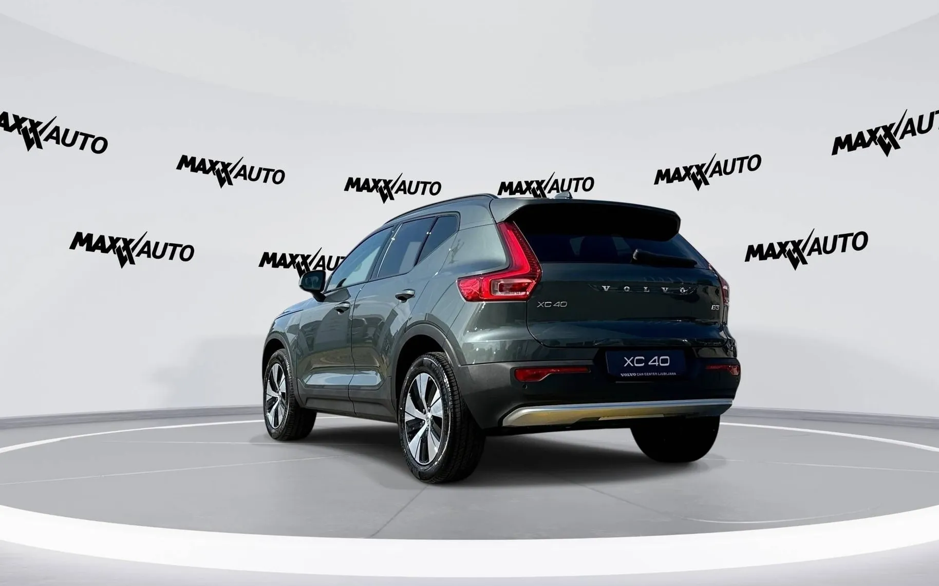 Notranja slika - Volvo XC40 - B3P Core Avt. - 7